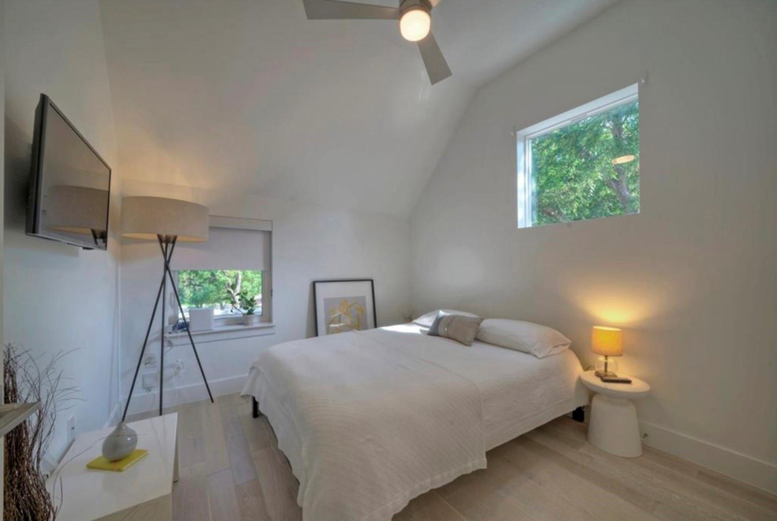 4608 Santa Anna St # 1, Austin, TX 78721