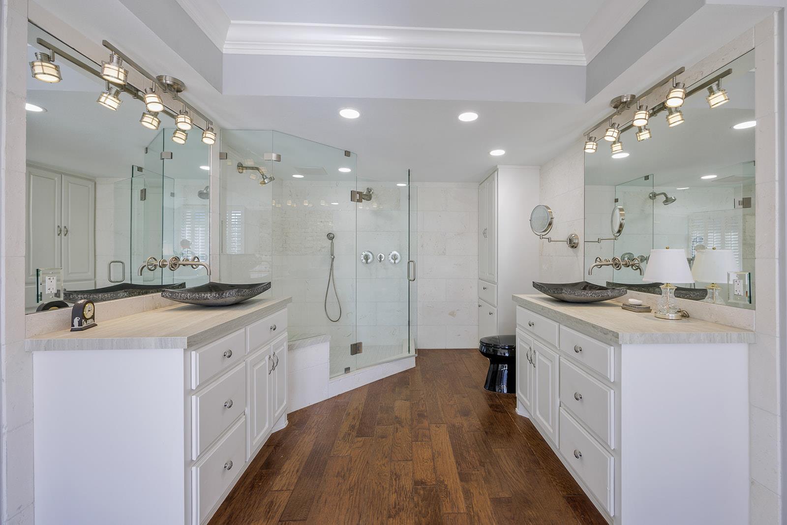 1122 Colorado St # 1004, Austin, TX 78701