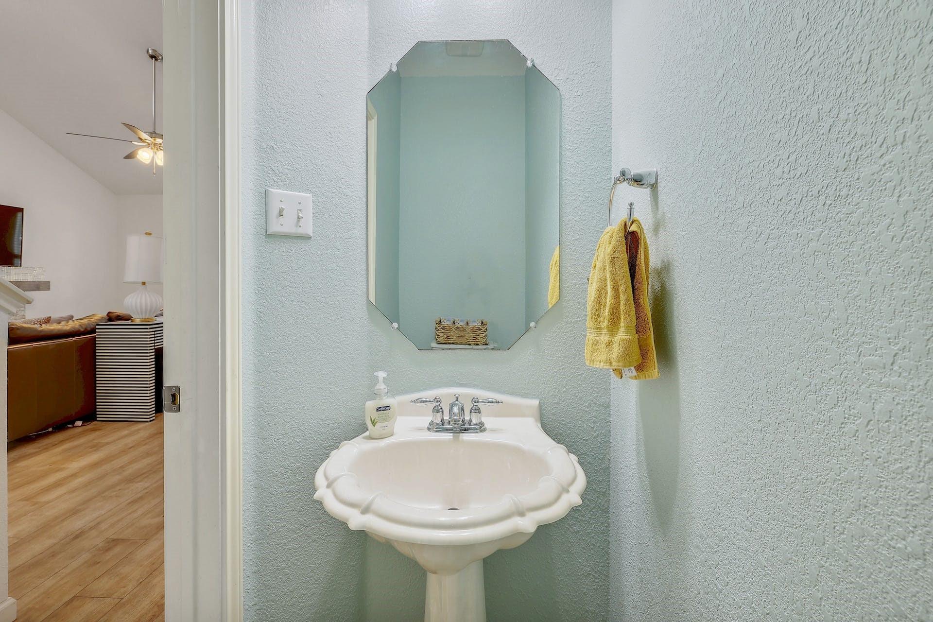 211 N Lynnwood Trl, Cedar Park, TX 78613