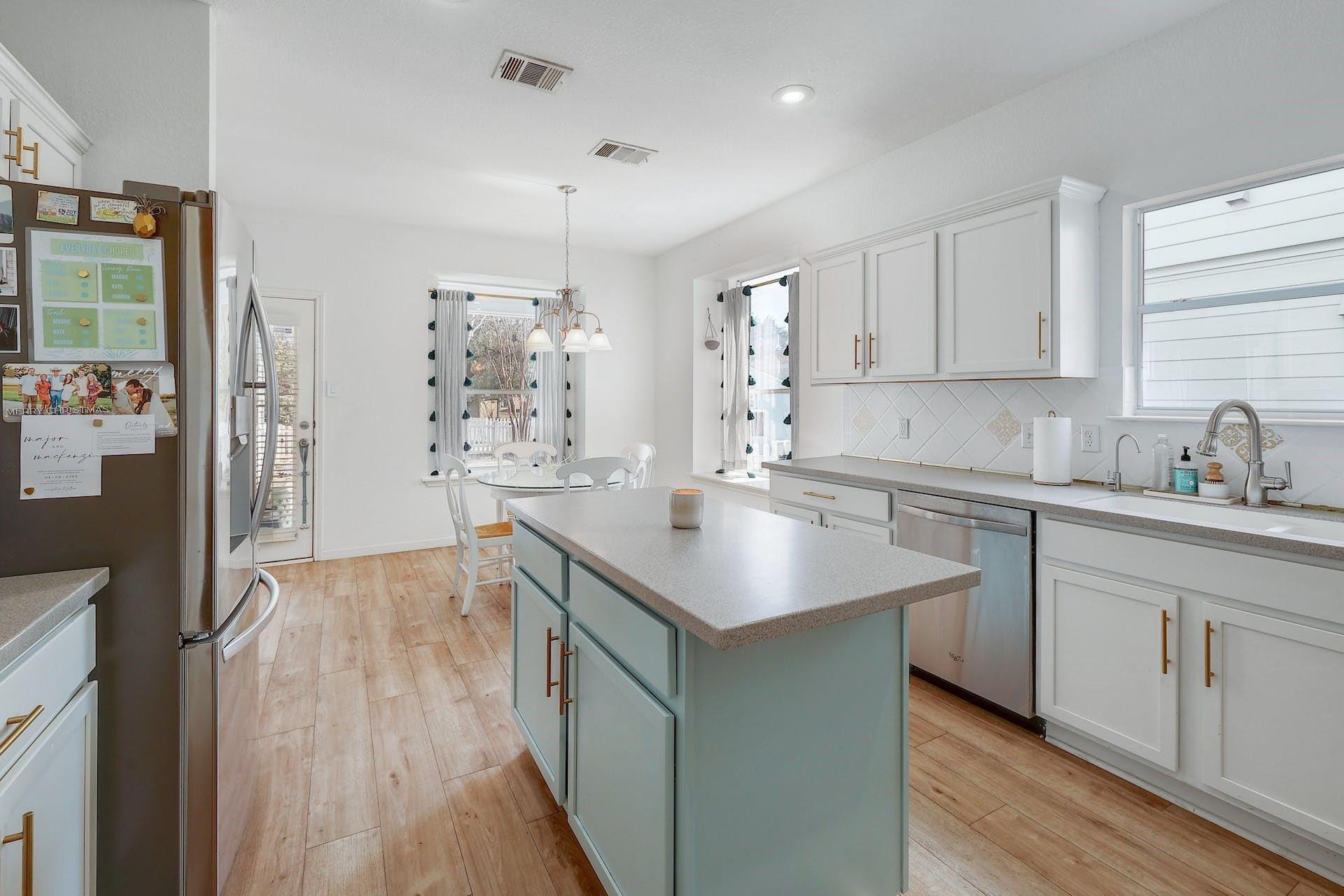 211 N Lynnwood Trl, Cedar Park, TX 78613