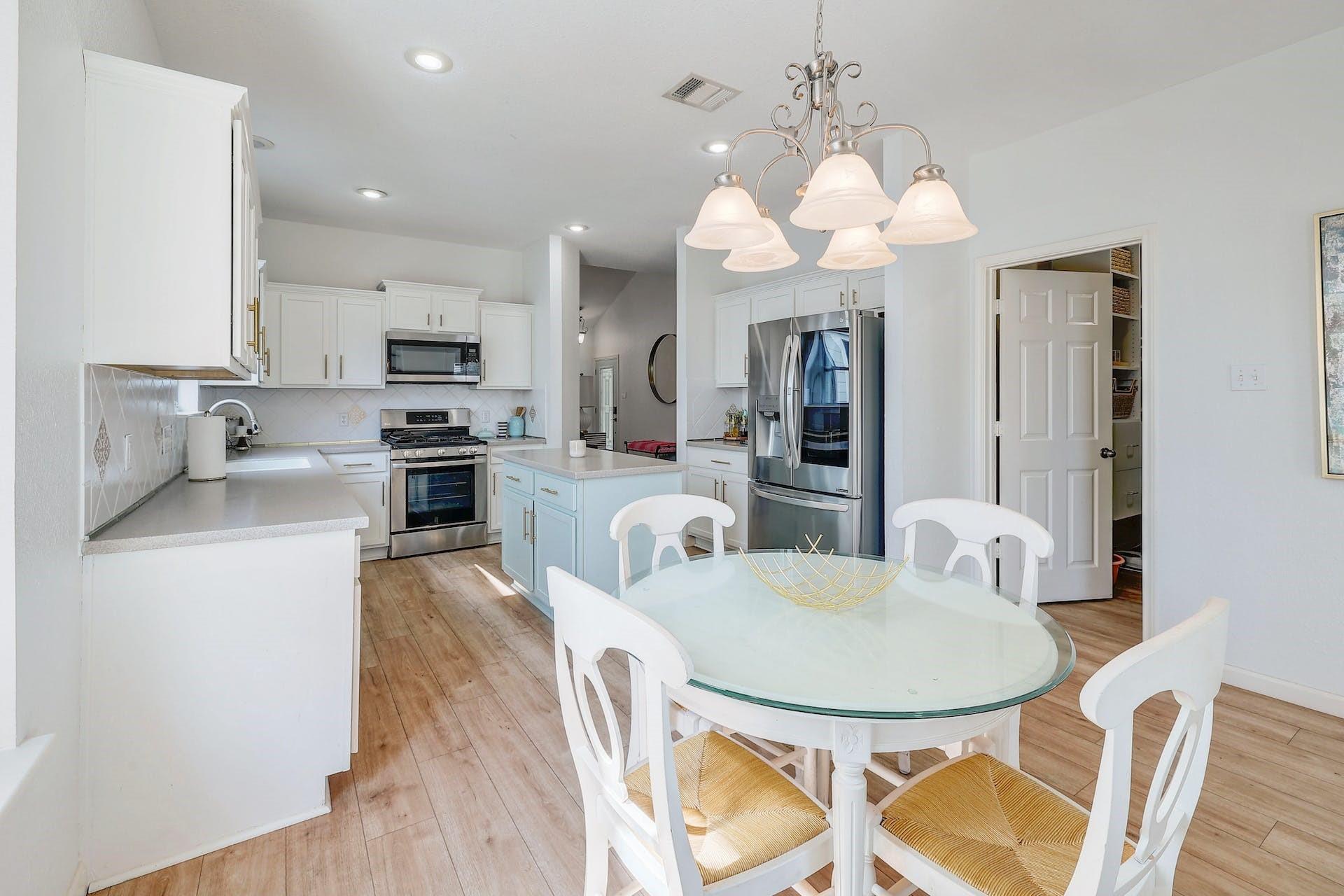 211 N Lynnwood Trl, Cedar Park, TX 78613