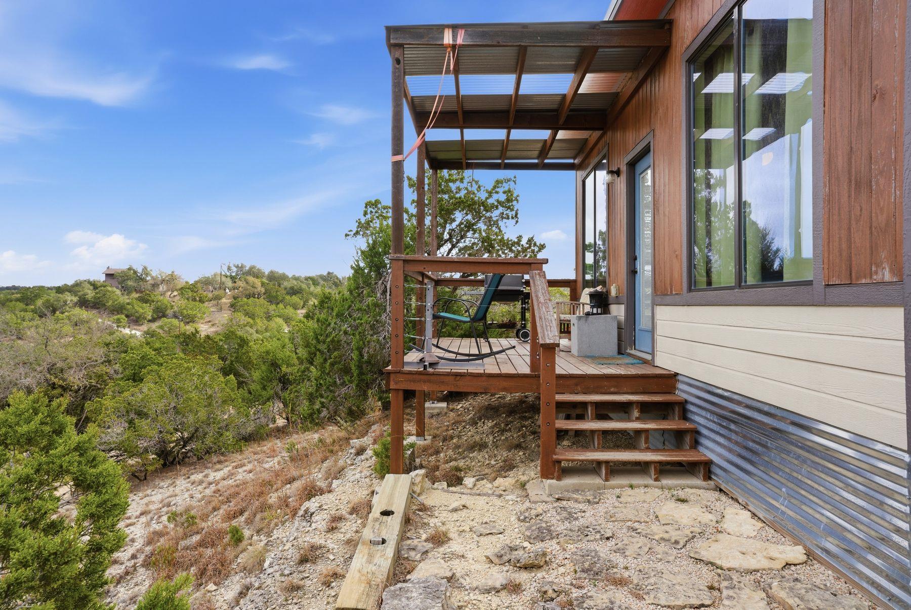 530 Pioneer Trl, Dripping Springs, TX 78620