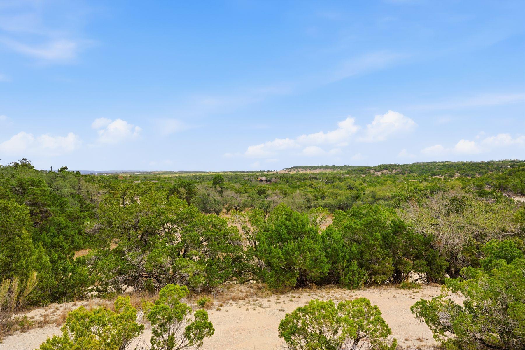 530 Pioneer Trl, Dripping Springs, TX 78620