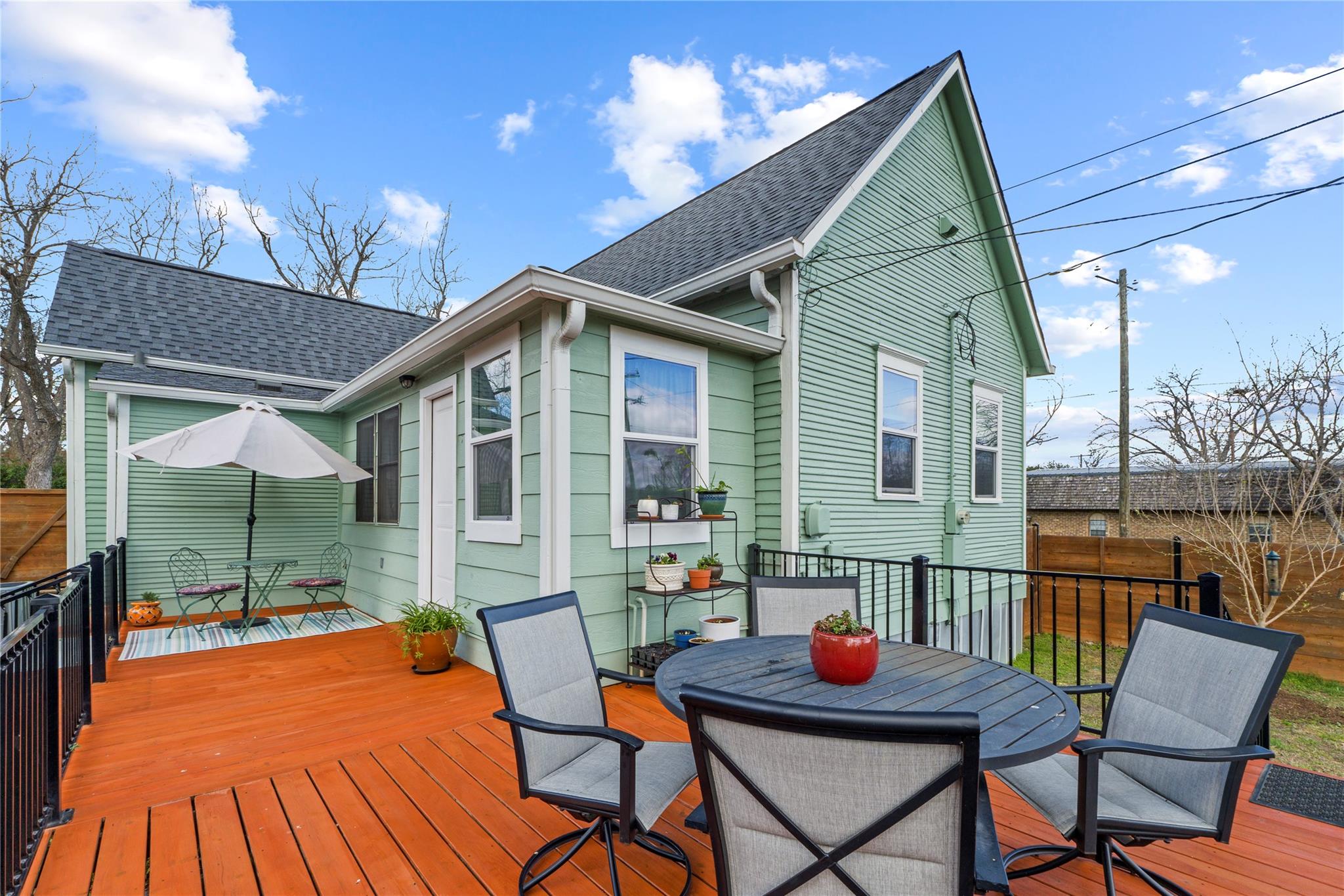 1120 Vance St, Taylor, TX 76574