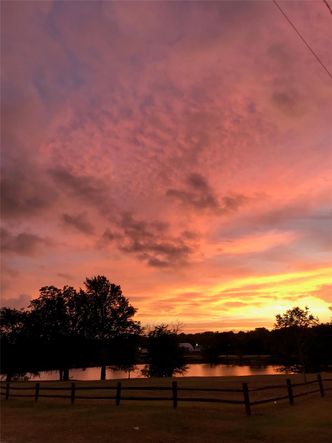 1120 Vance St, Taylor, TX 76574