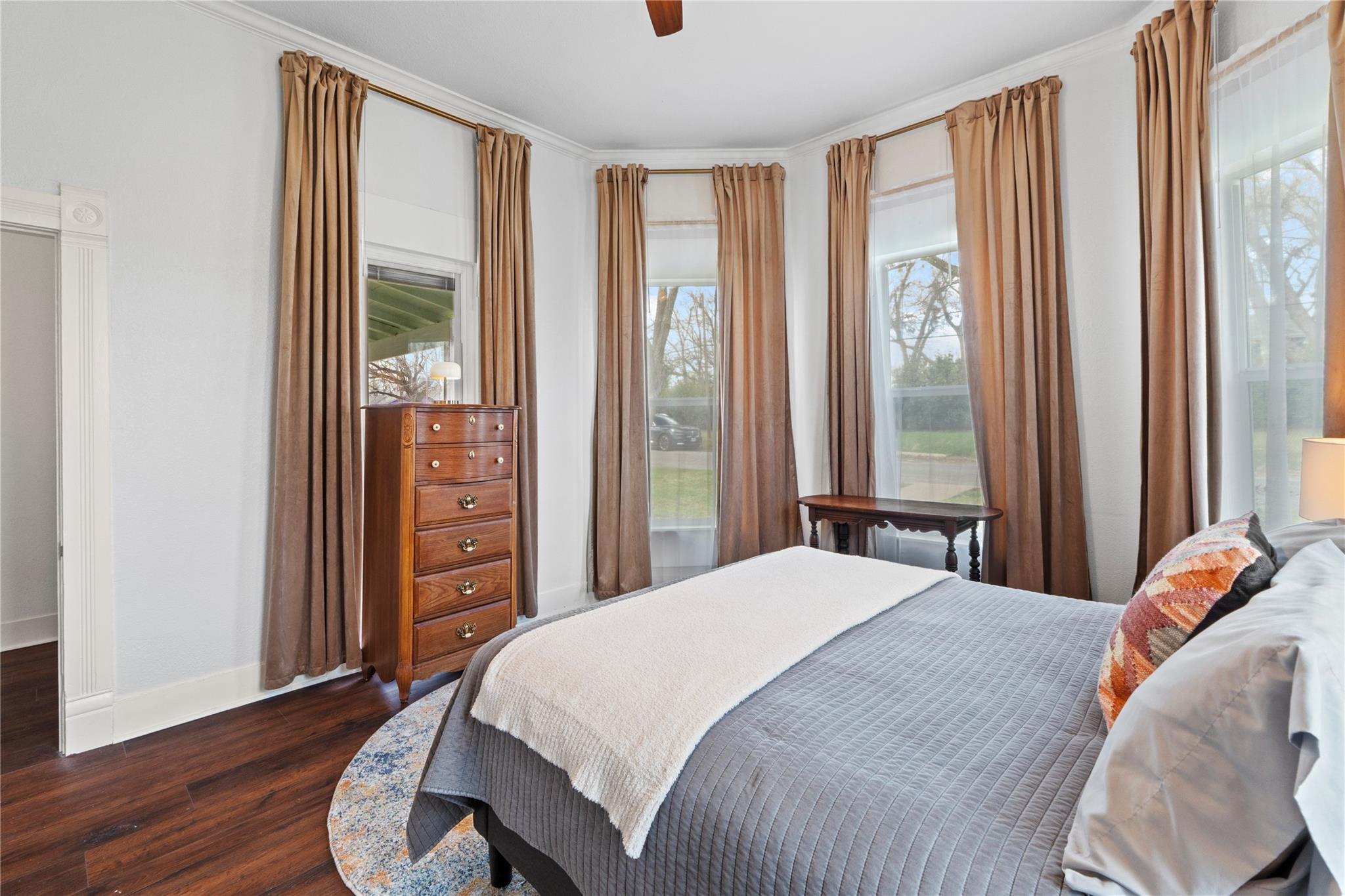 1120 Vance St, Taylor, TX 76574