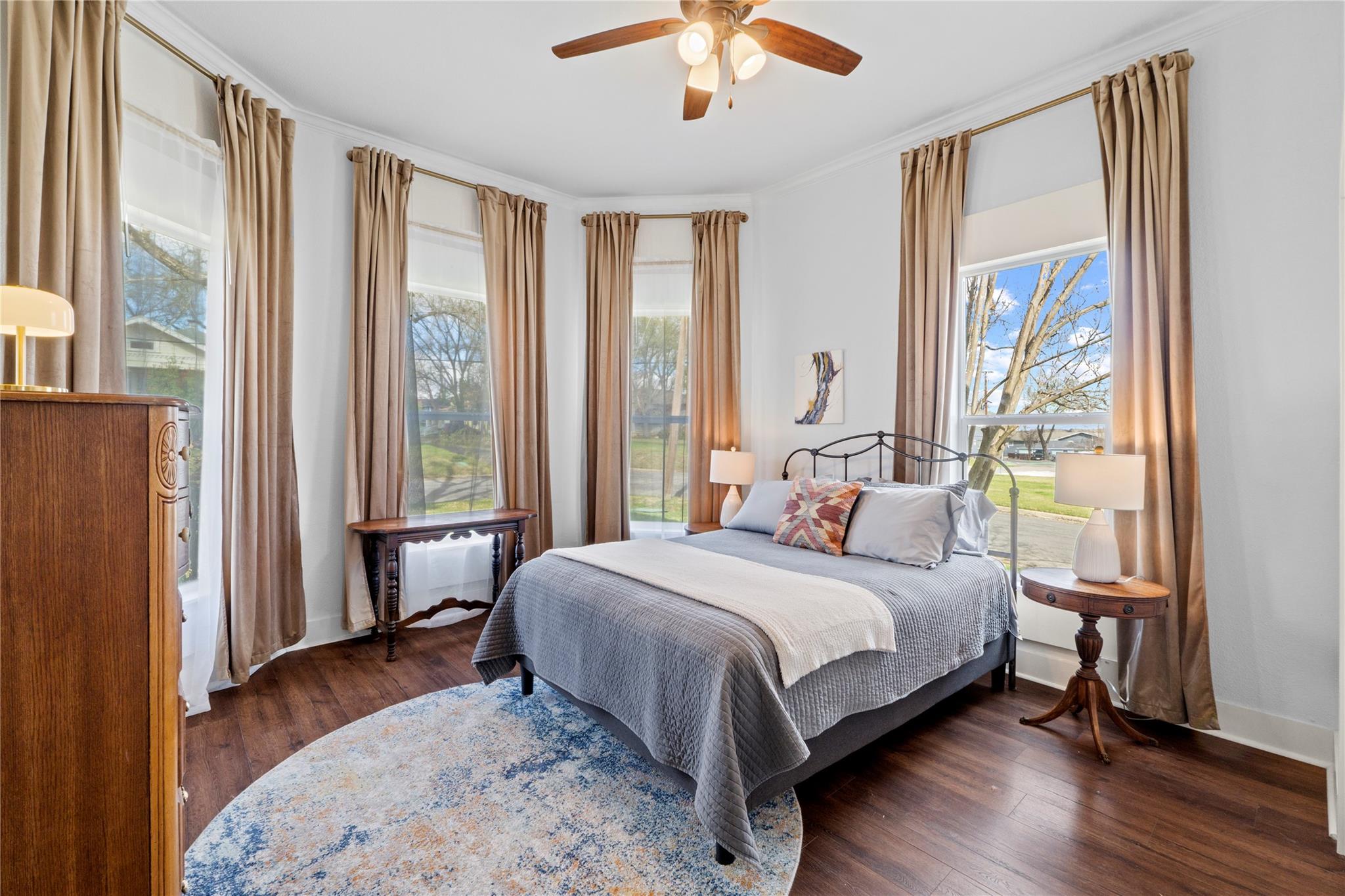 1120 Vance St, Taylor, TX 76574