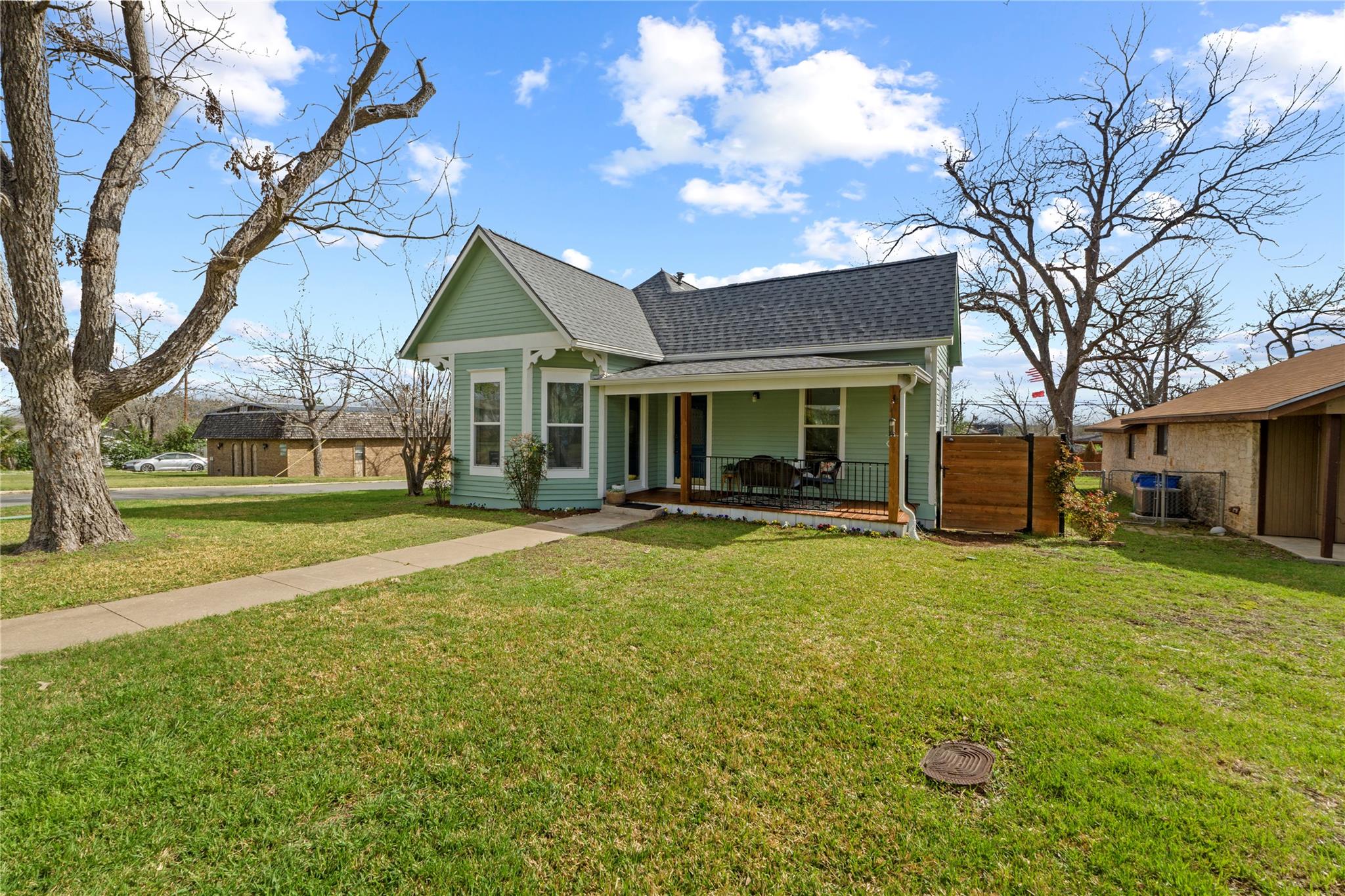 1120 Vance St, Taylor, TX 76574