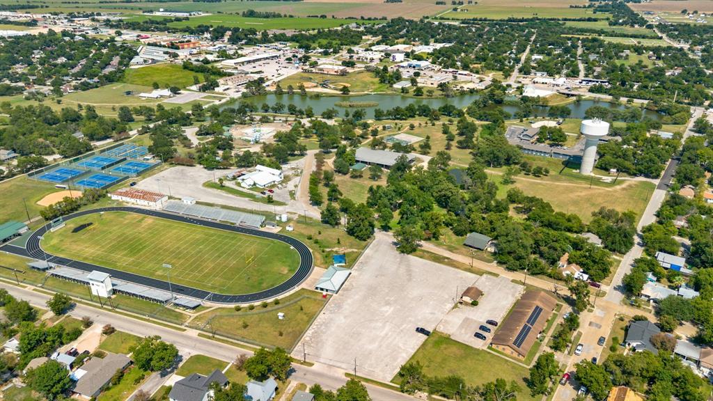 1120 Vance St, Taylor, TX 76574