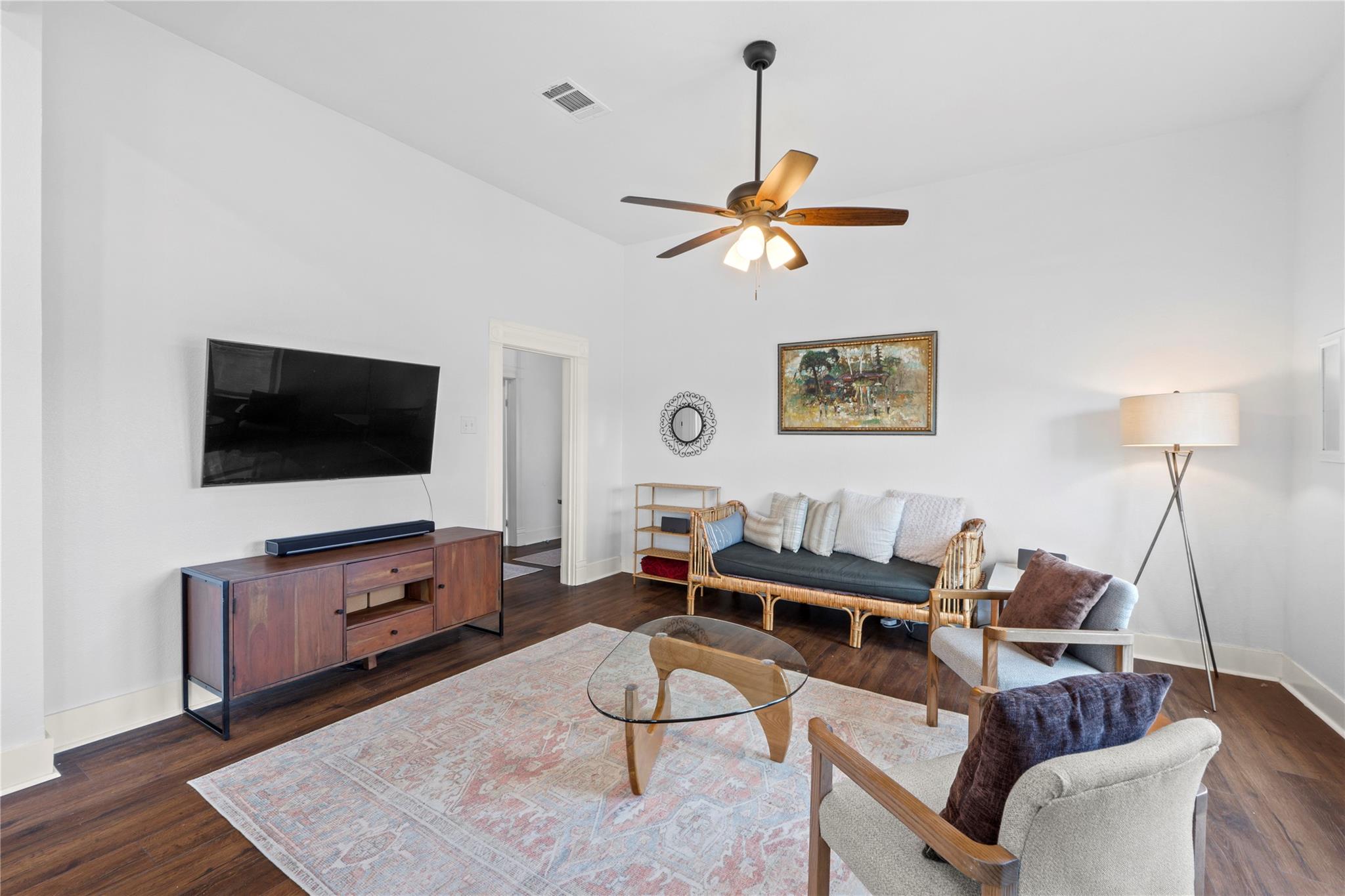 1120 Vance St, Taylor, TX 76574