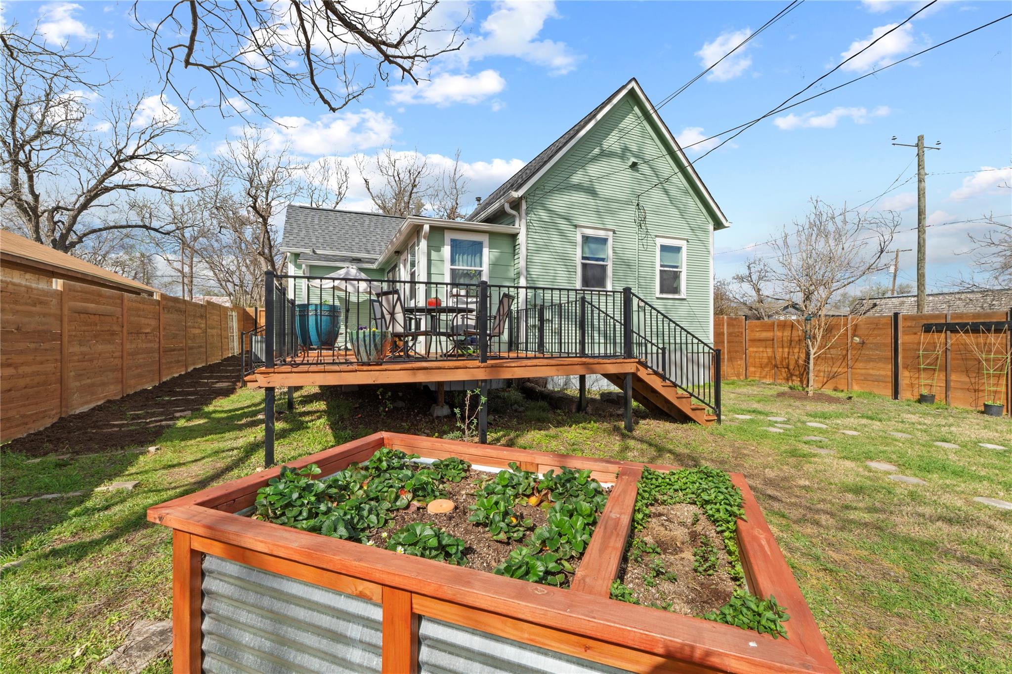 1120 Vance St, Taylor, TX 76574