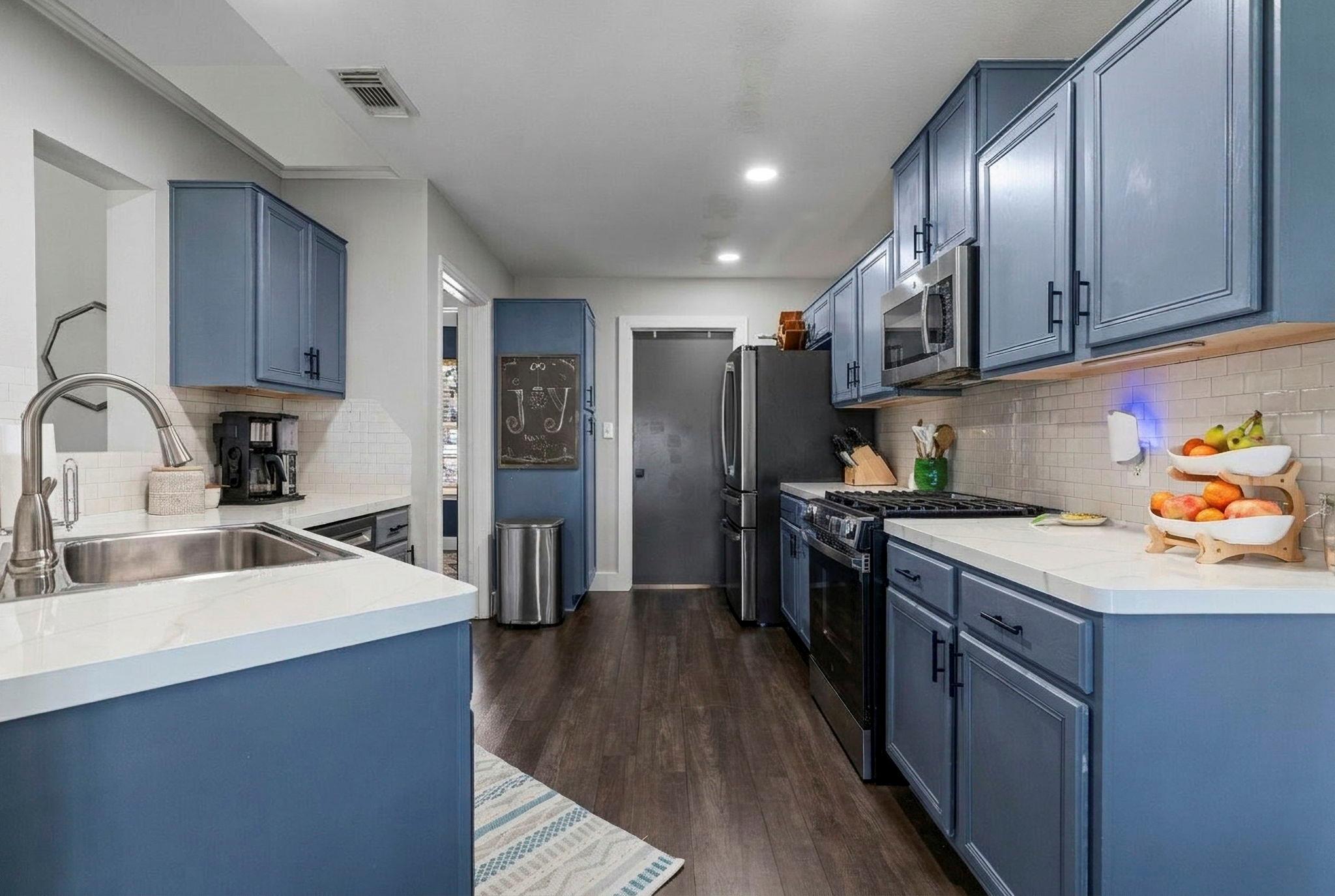 1003 Sunset Canyon Dr S, Dripping Springs, TX 78620