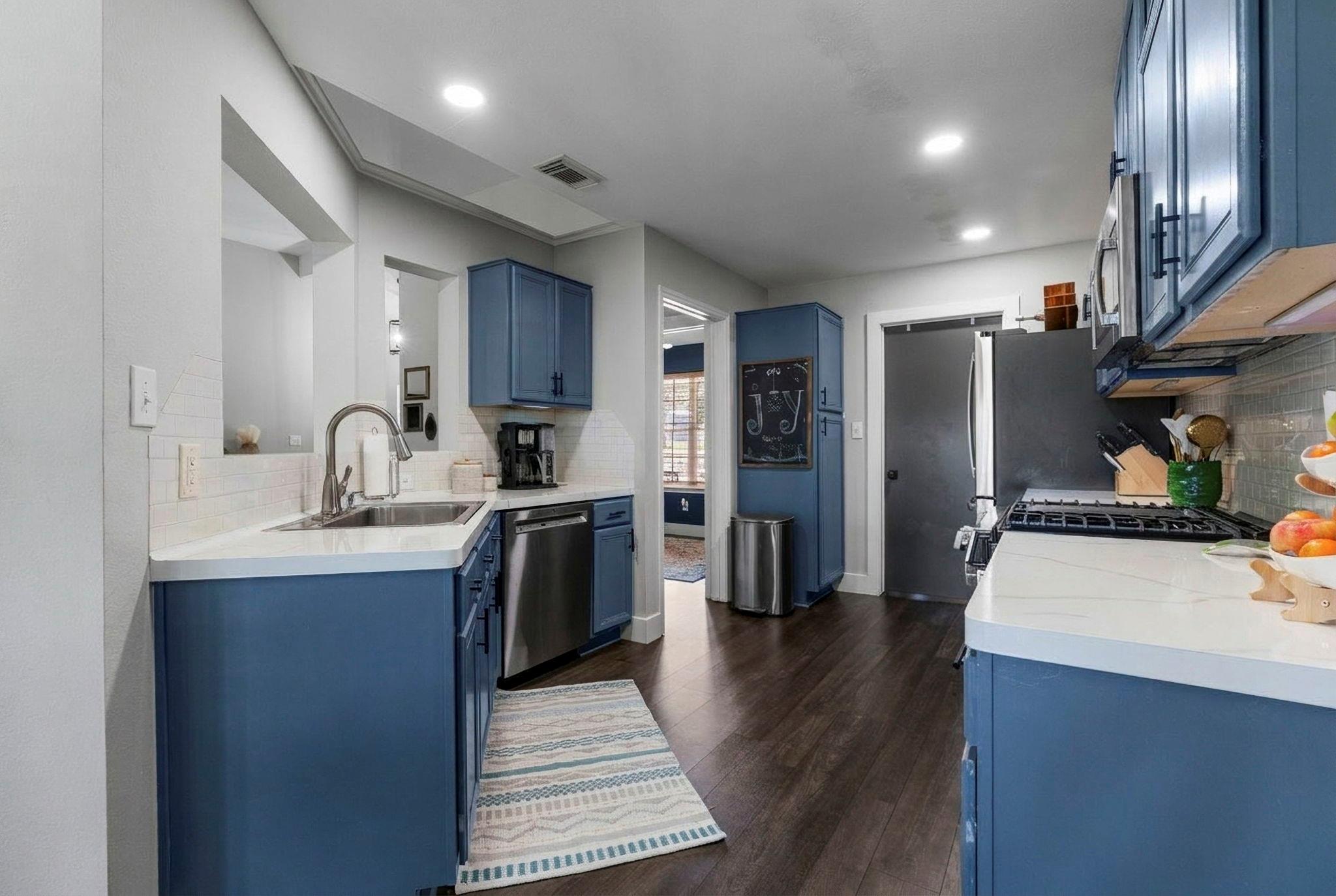 1003 Sunset Canyon Dr S, Dripping Springs, TX 78620