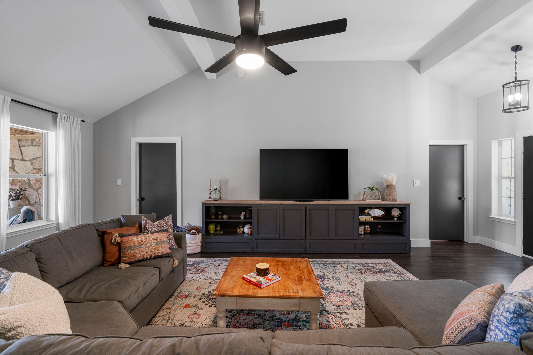 1003 Sunset Canyon Dr S, Dripping Springs, TX 78620