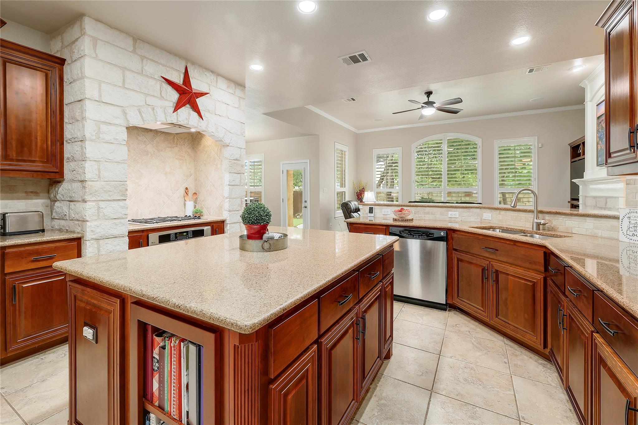 3333 Goldenoak Cir, Round Rock, TX 78681