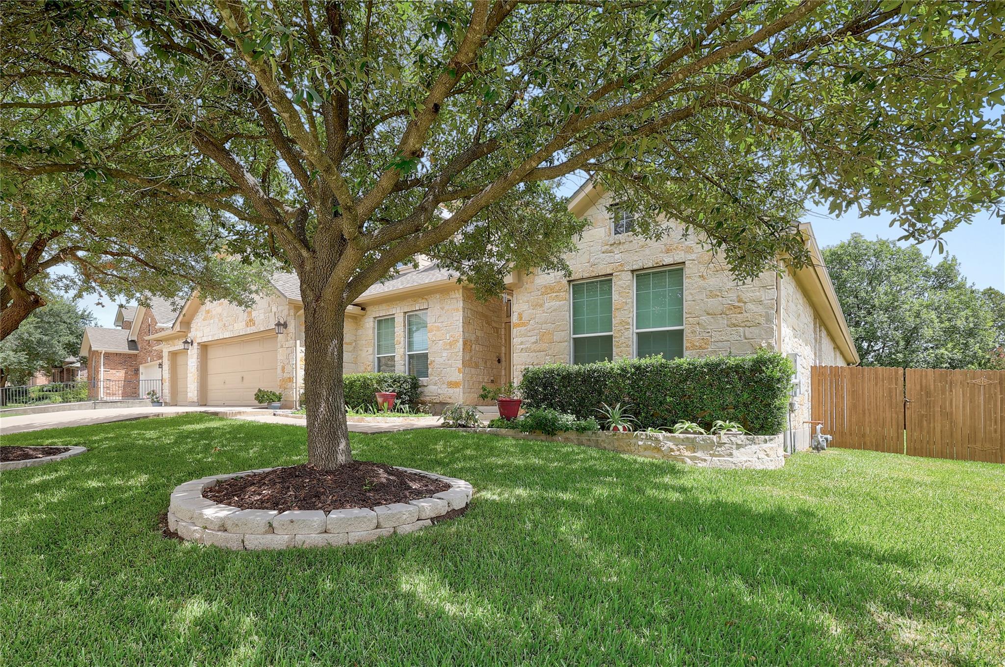 3333 Goldenoak Cir, Round Rock, TX 78681