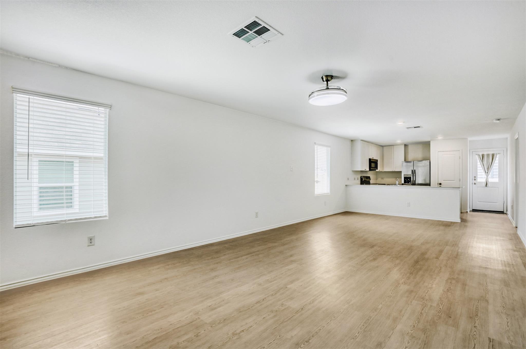 206 Kings Row Ln, Jarrell, TX 76537