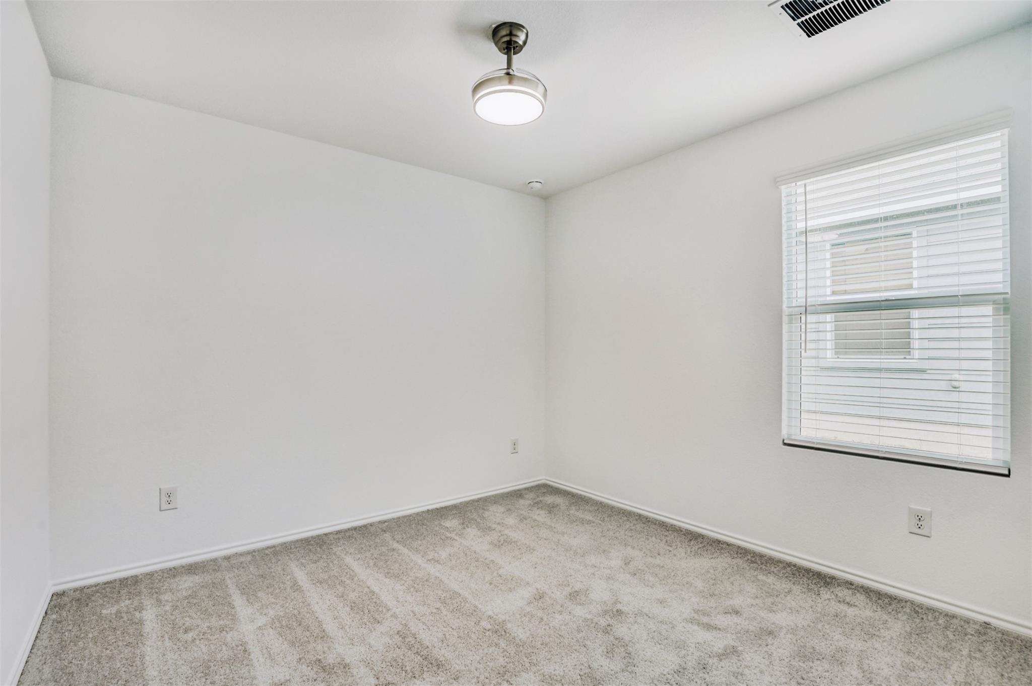 206 Kings Row Ln, Jarrell, TX 76537