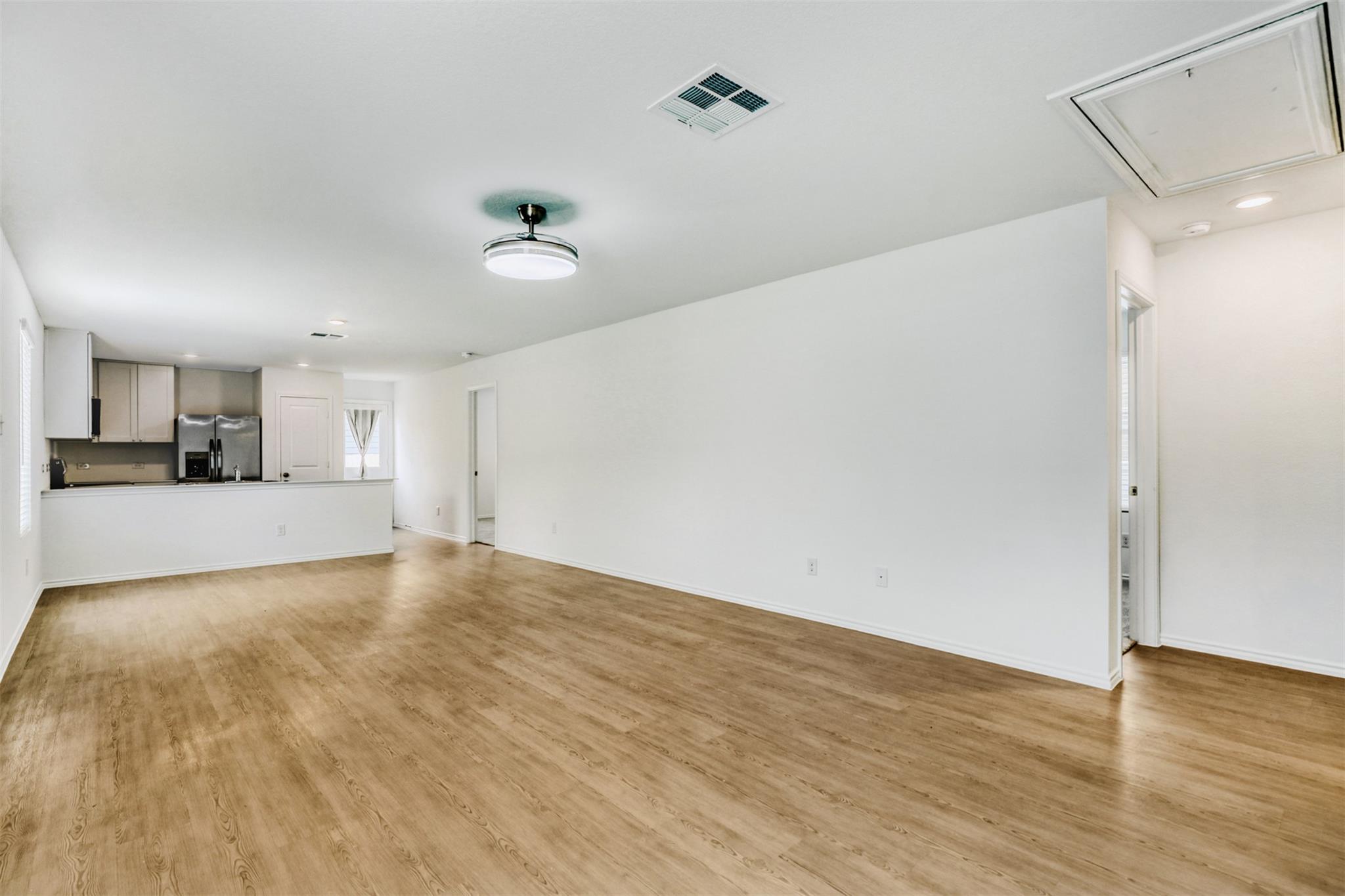 206 Kings Row Ln, Jarrell, TX 76537