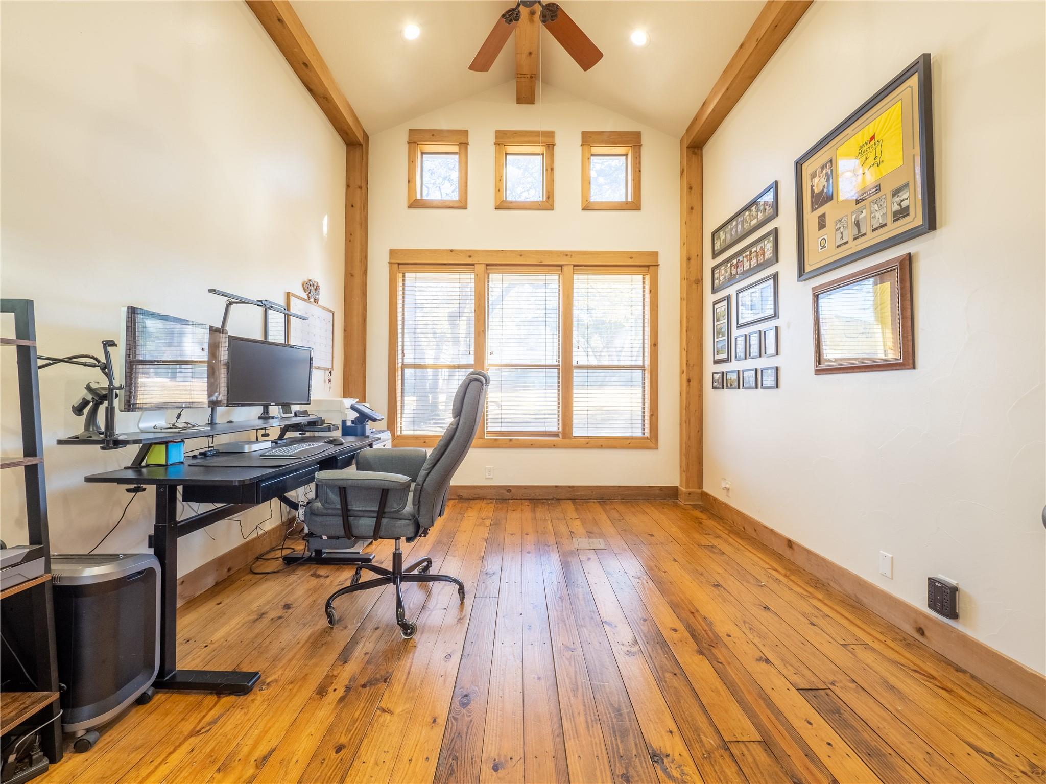 14 Autumn Oaks Dr, The Hills, TX 78738