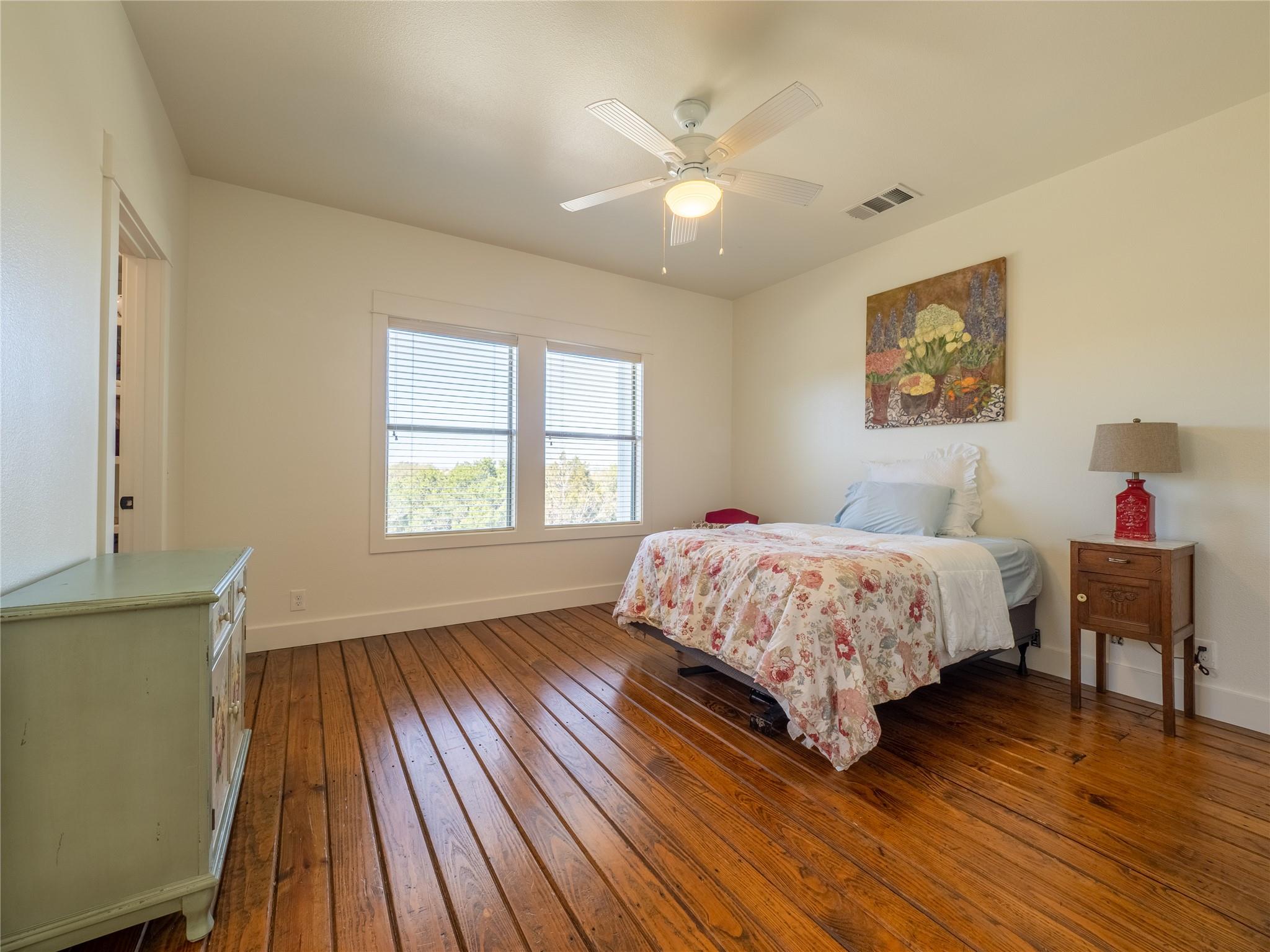 14 Autumn Oaks Dr, The Hills, TX 78738