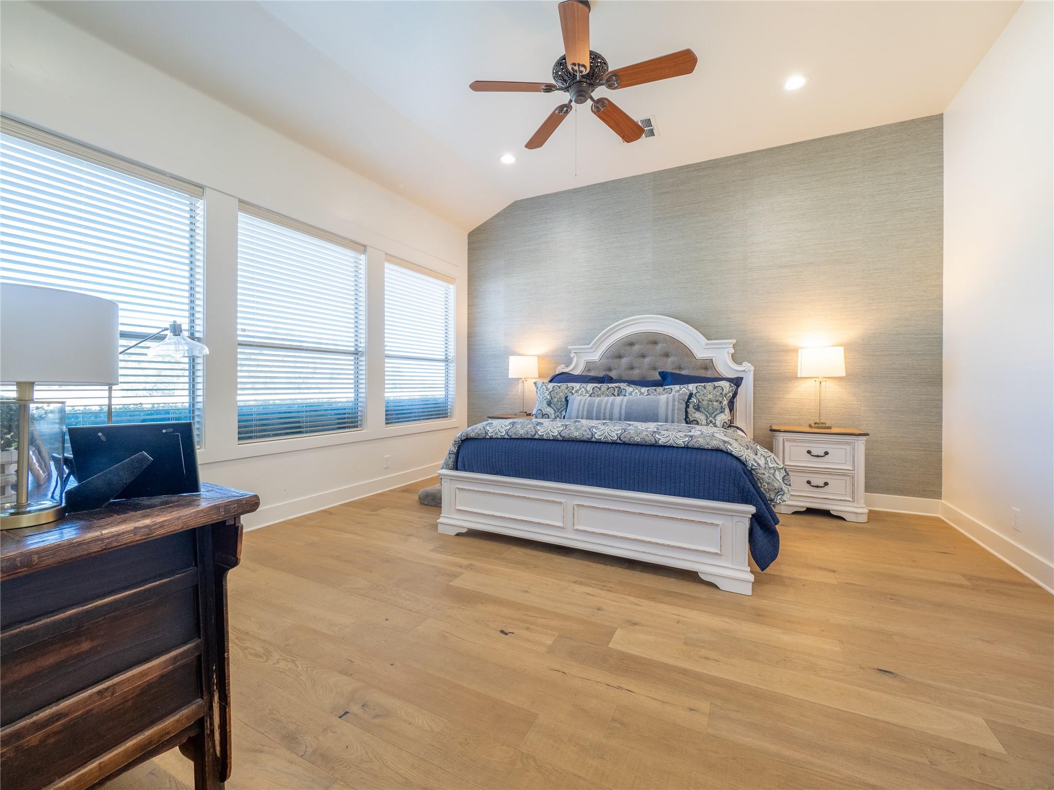 14 Autumn Oaks Dr, The Hills, TX 78738