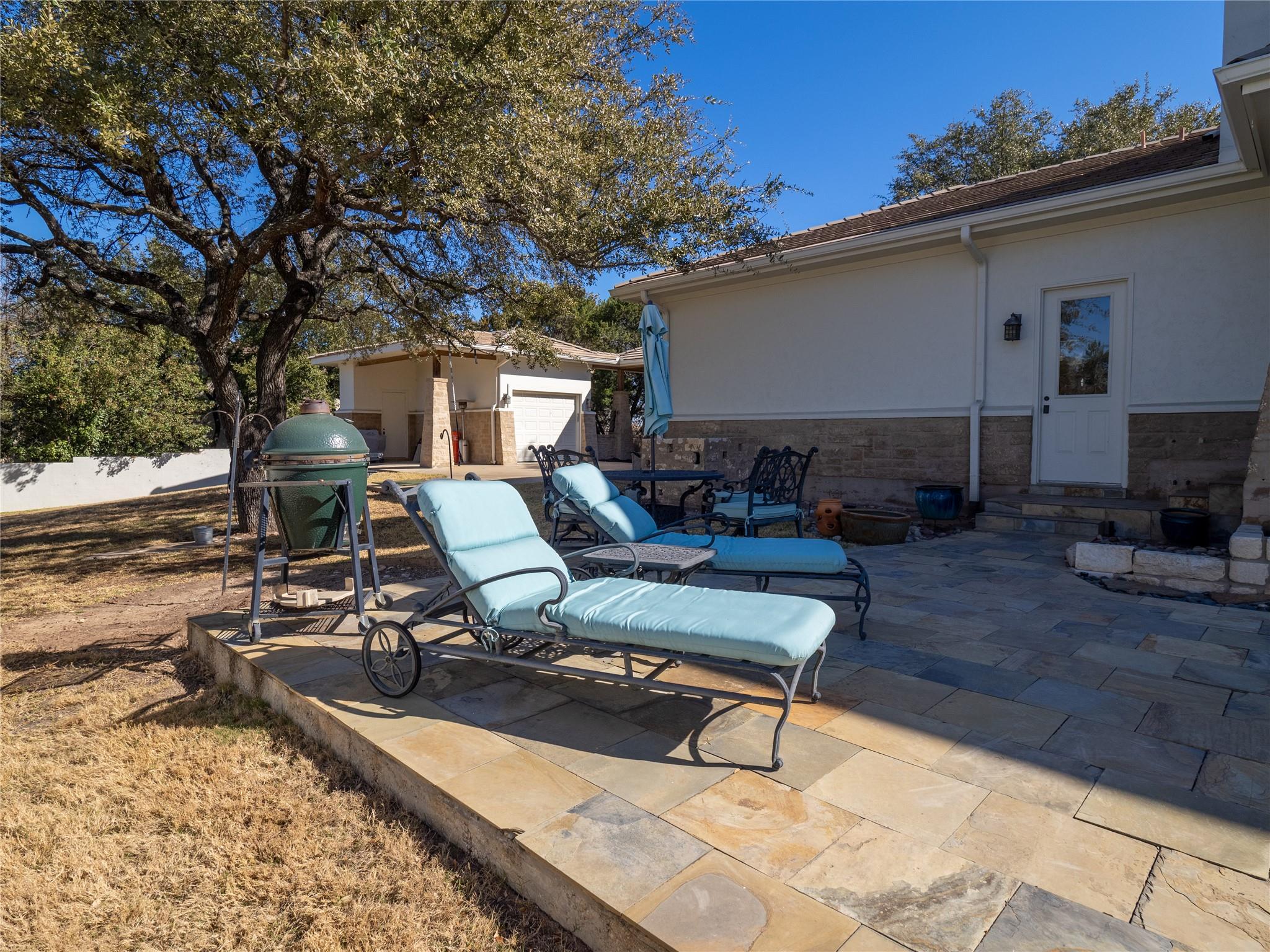 14 Autumn Oaks Dr, The Hills, TX 78738