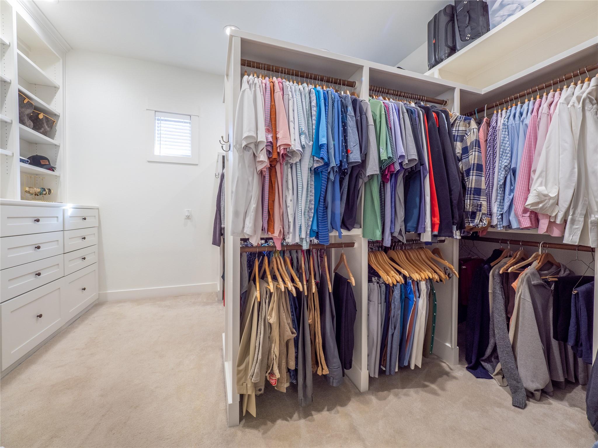 14 Autumn Oaks Dr, The Hills, TX 78738