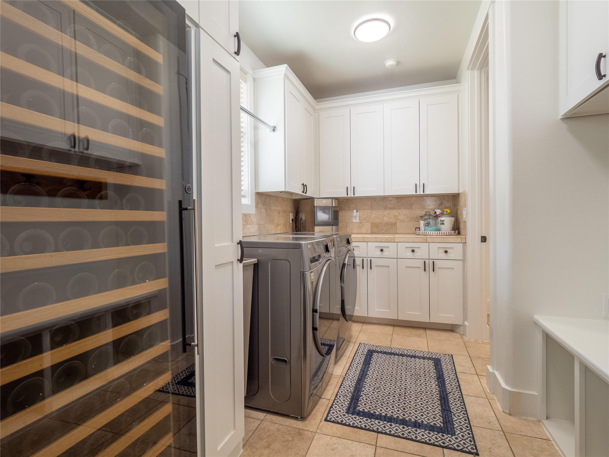 14 Autumn Oaks Dr, The Hills, TX 78738