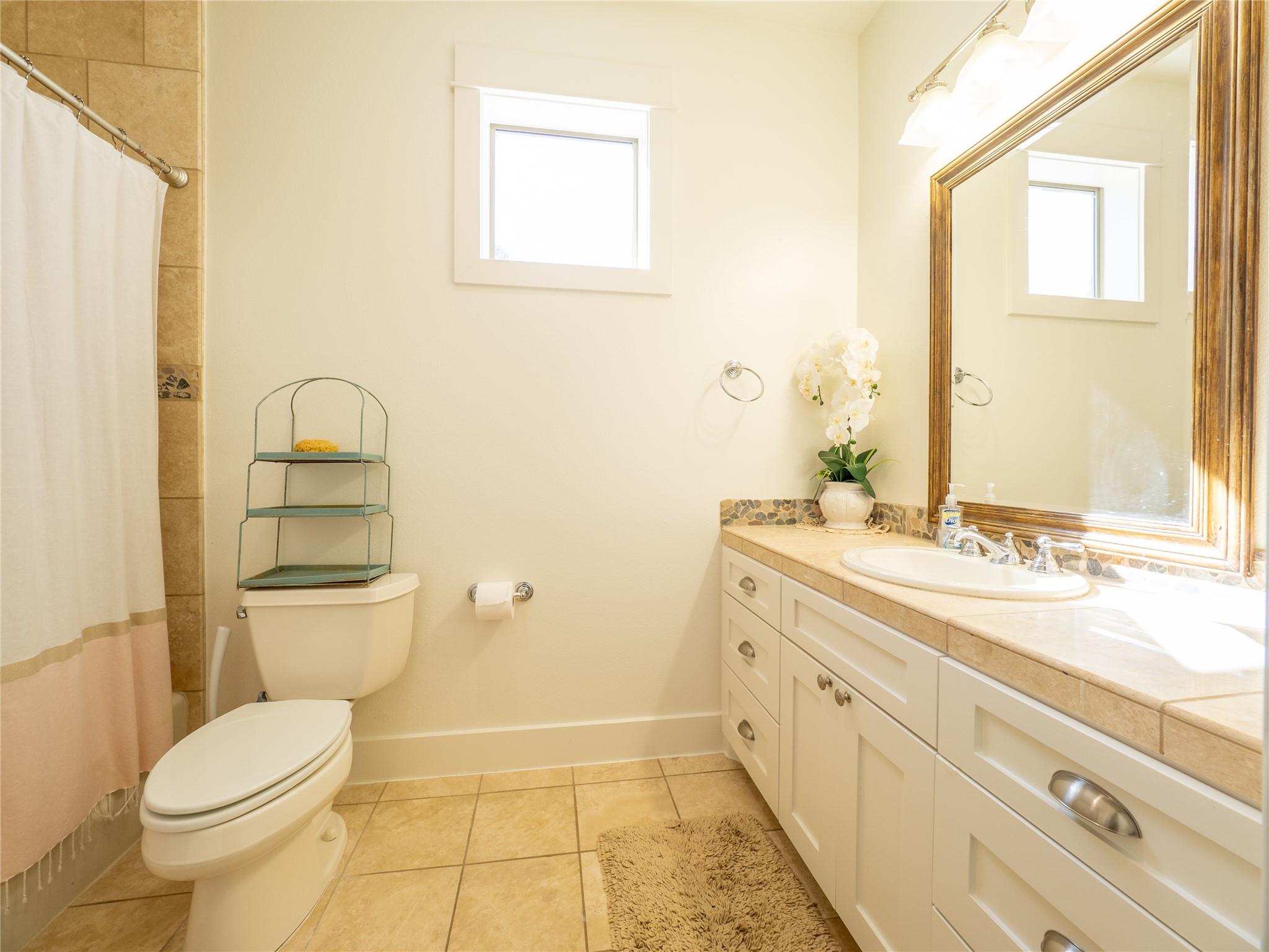 14 Autumn Oaks Dr, The Hills, TX 78738