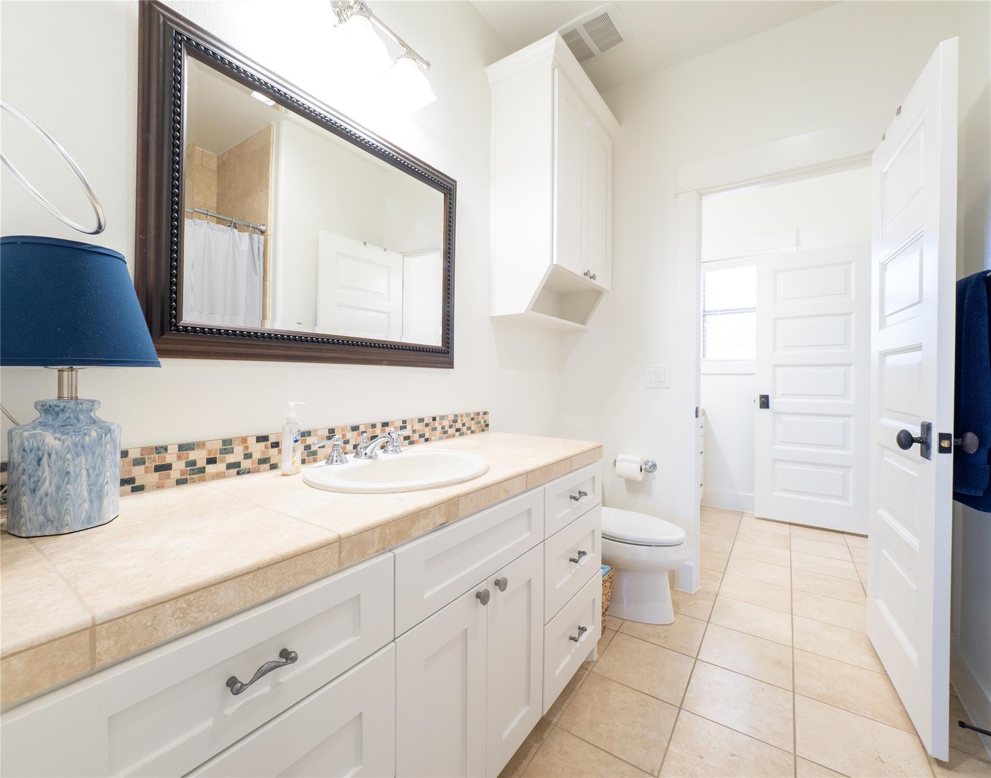 14 Autumn Oaks Dr, The Hills, TX 78738