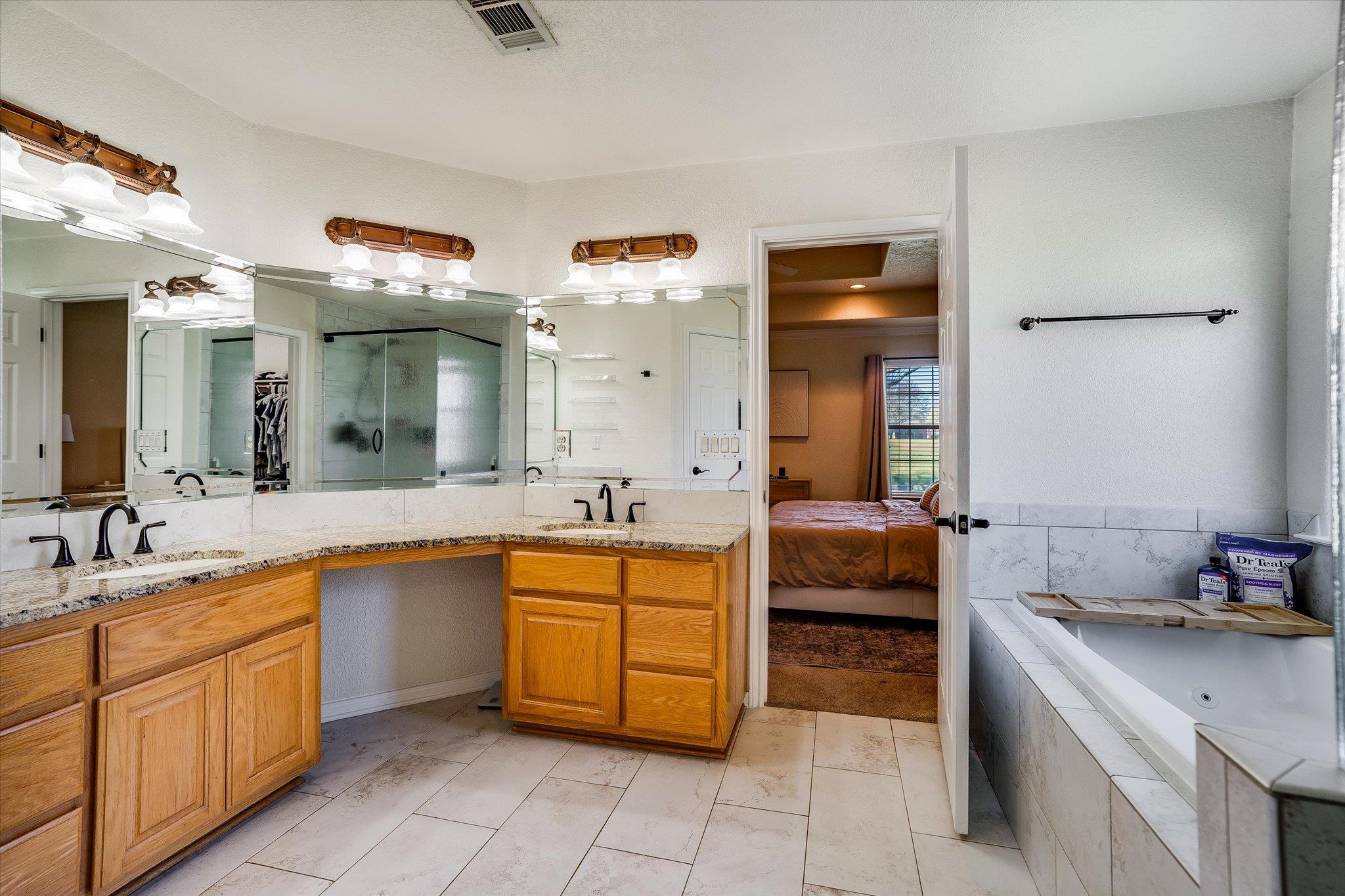 104 Firestone Pl, Meadowlakes, TX 78654