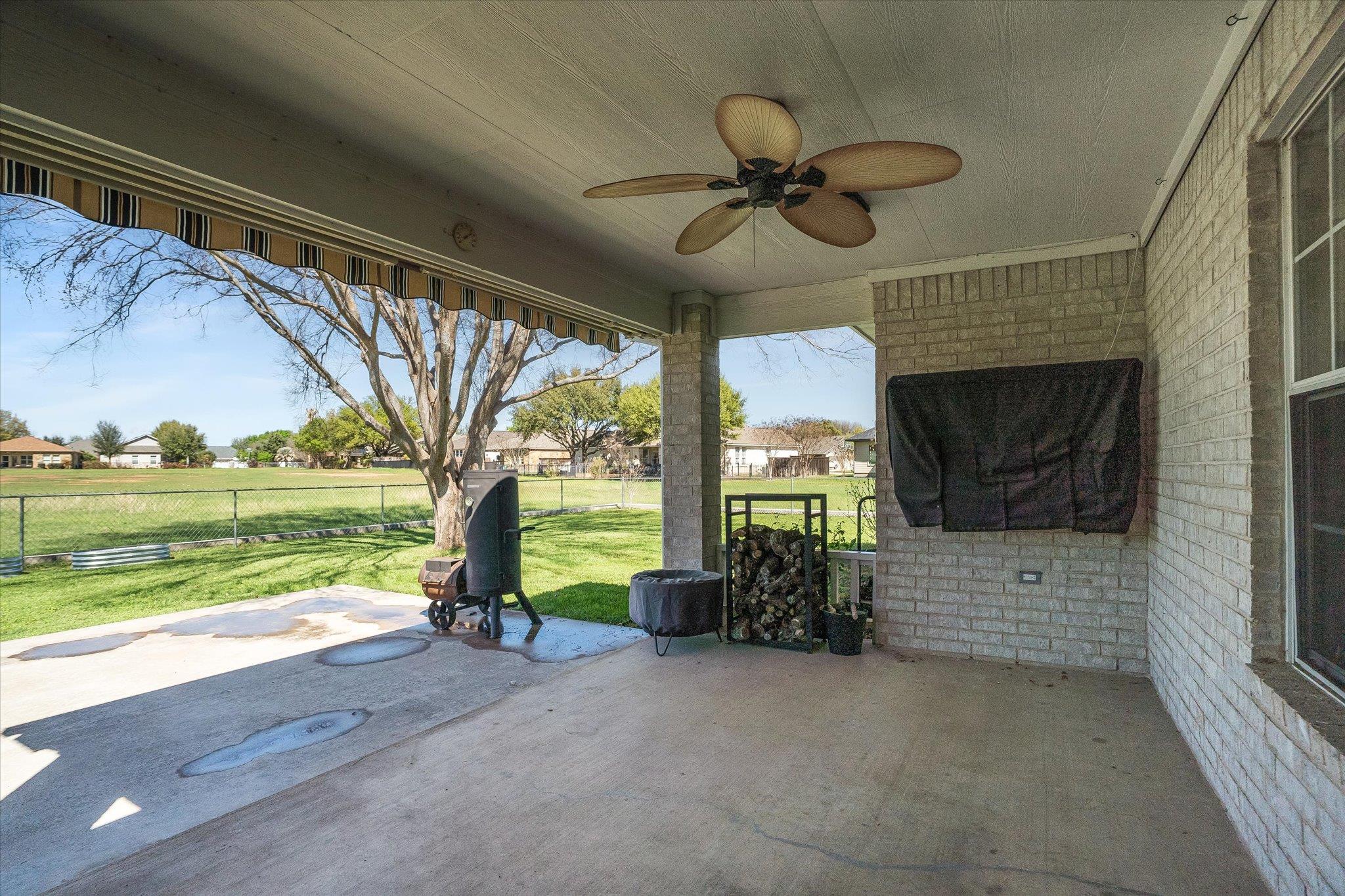 104 Firestone Pl, Meadowlakes, TX 78654