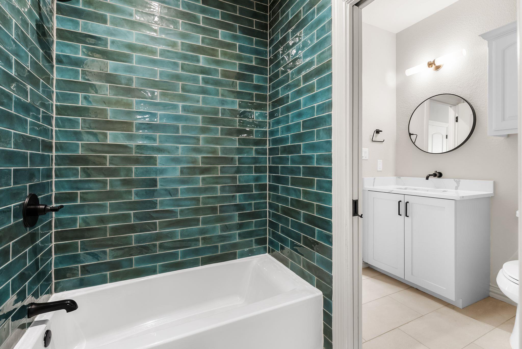 999 Enchanted Oaks Dr, Driftwood, TX 78619