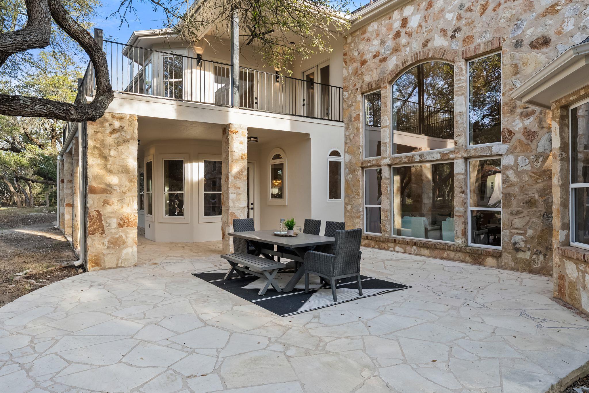 999 Enchanted Oaks Dr, Driftwood, TX 78619