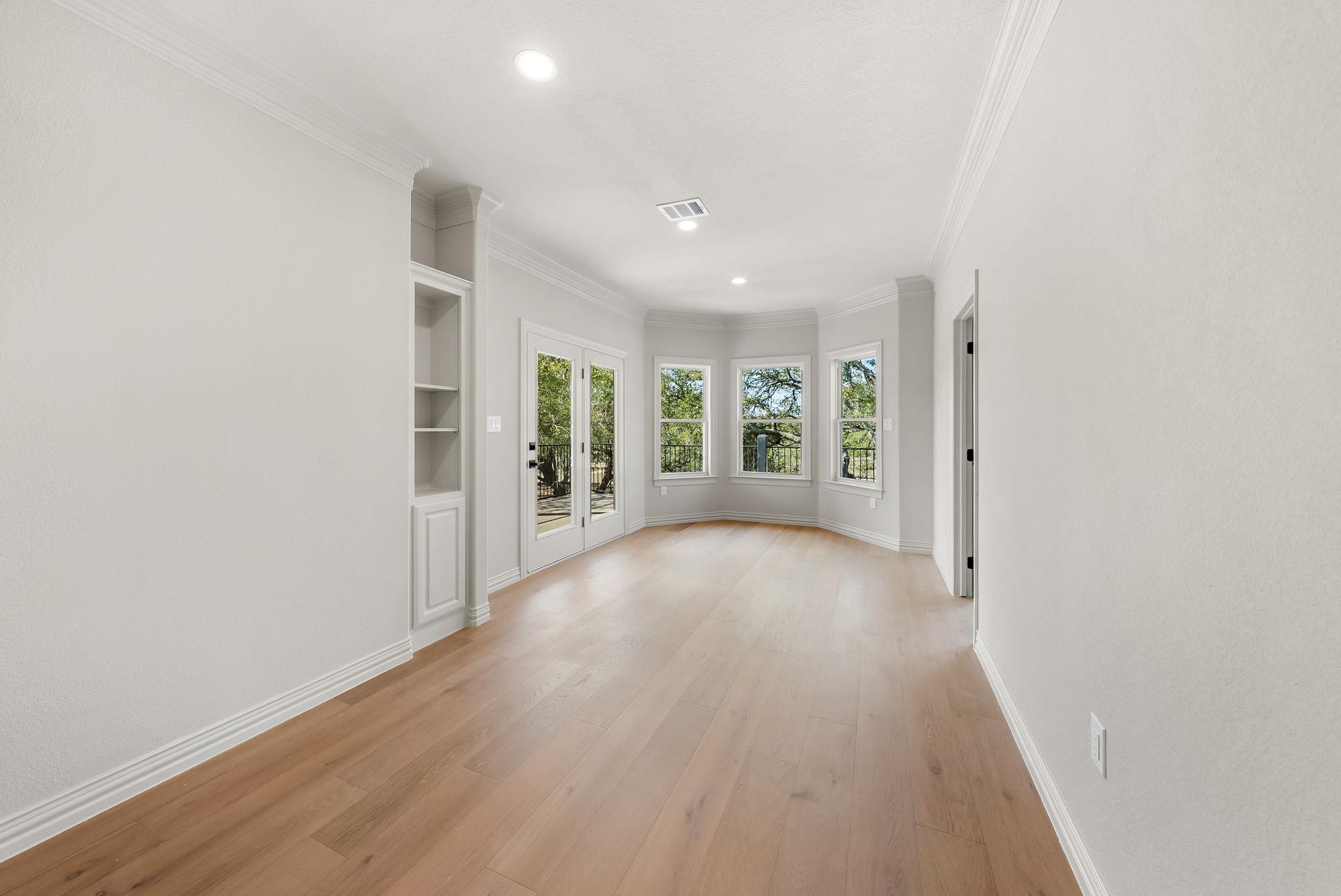 999 Enchanted Oaks Dr, Driftwood, TX 78619