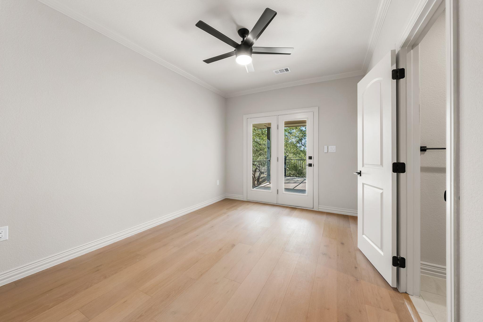 999 Enchanted Oaks Dr, Driftwood, TX 78619