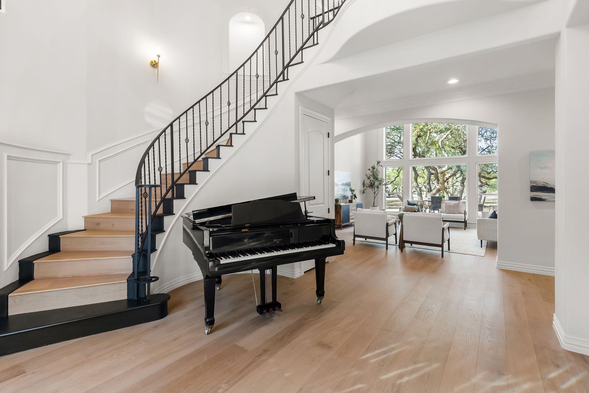 999 Enchanted Oaks Dr, Driftwood, TX 78619