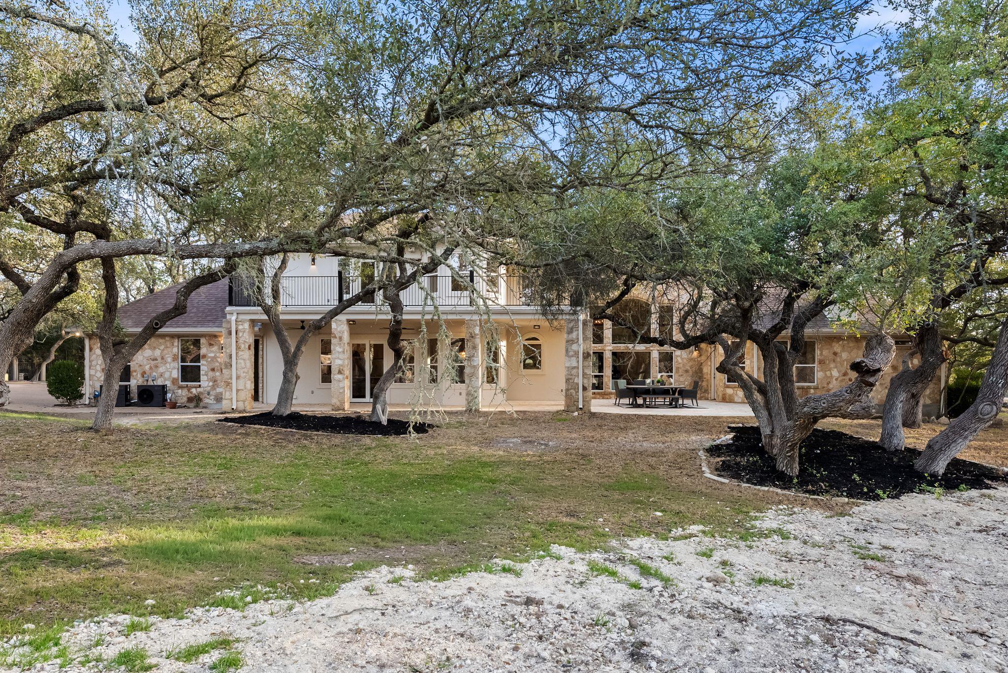 999 Enchanted Oaks Dr, Driftwood, TX 78619