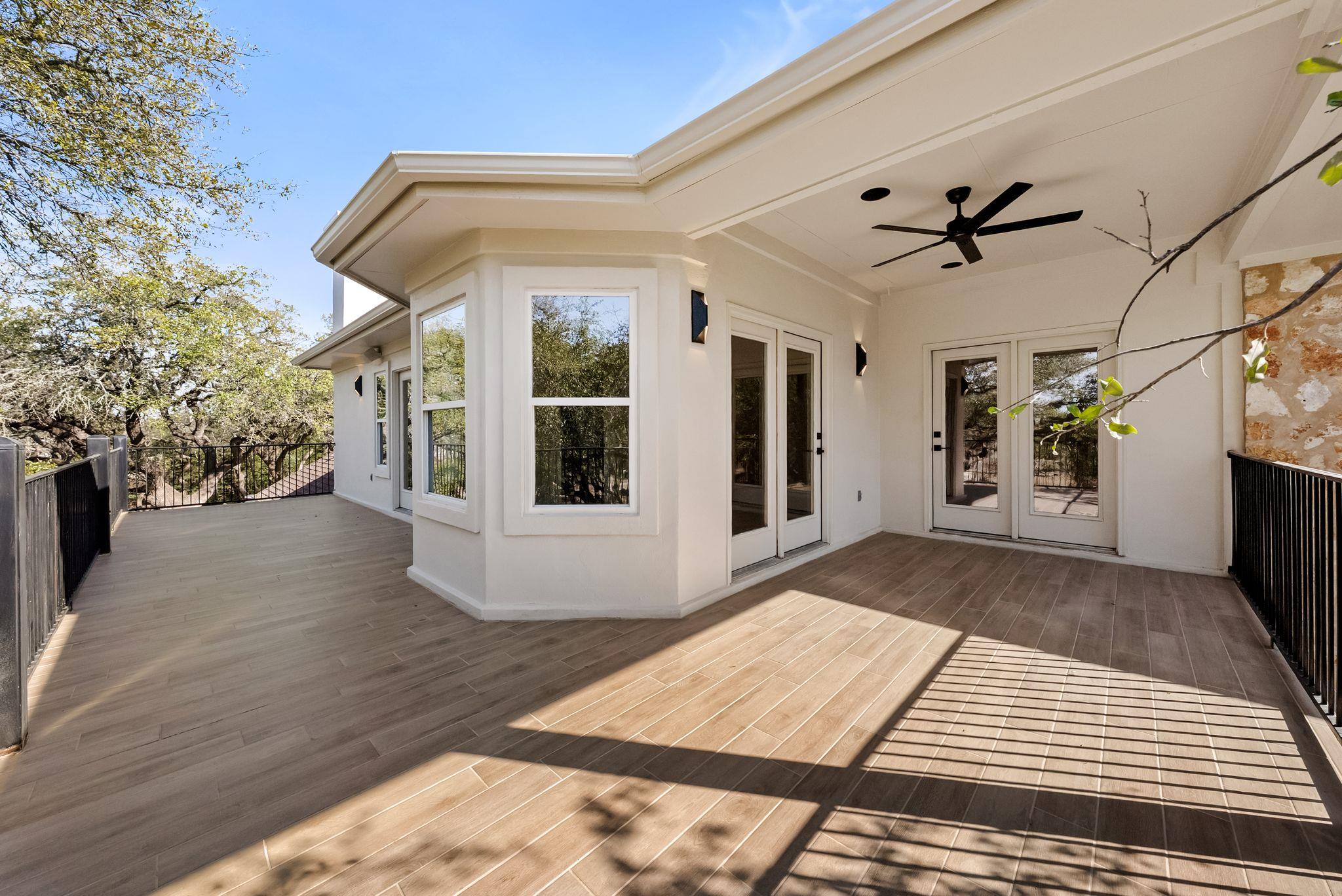 999 Enchanted Oaks Dr, Driftwood, TX 78619