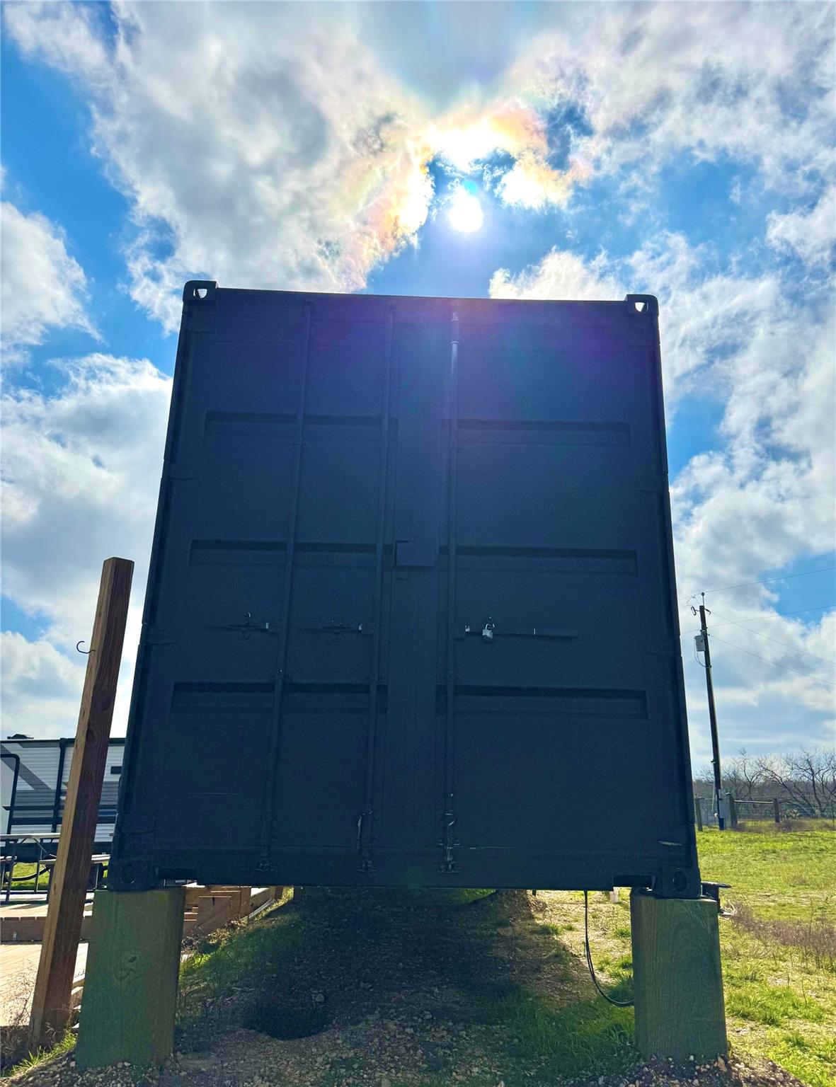 1118 County Road 447, Waelder, TX 78959