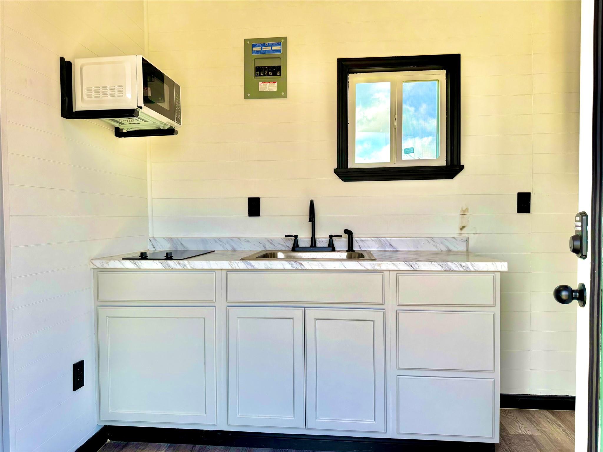 1118 County Road 447, Waelder, TX 78959