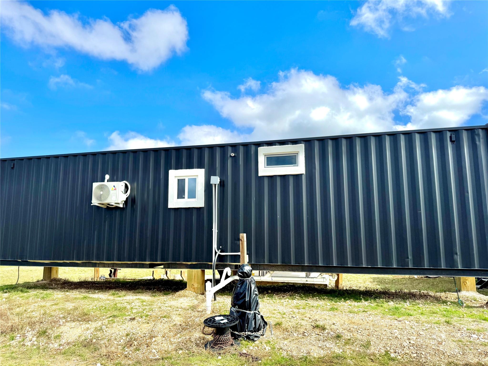 1118 County Road 447, Waelder, TX 78959