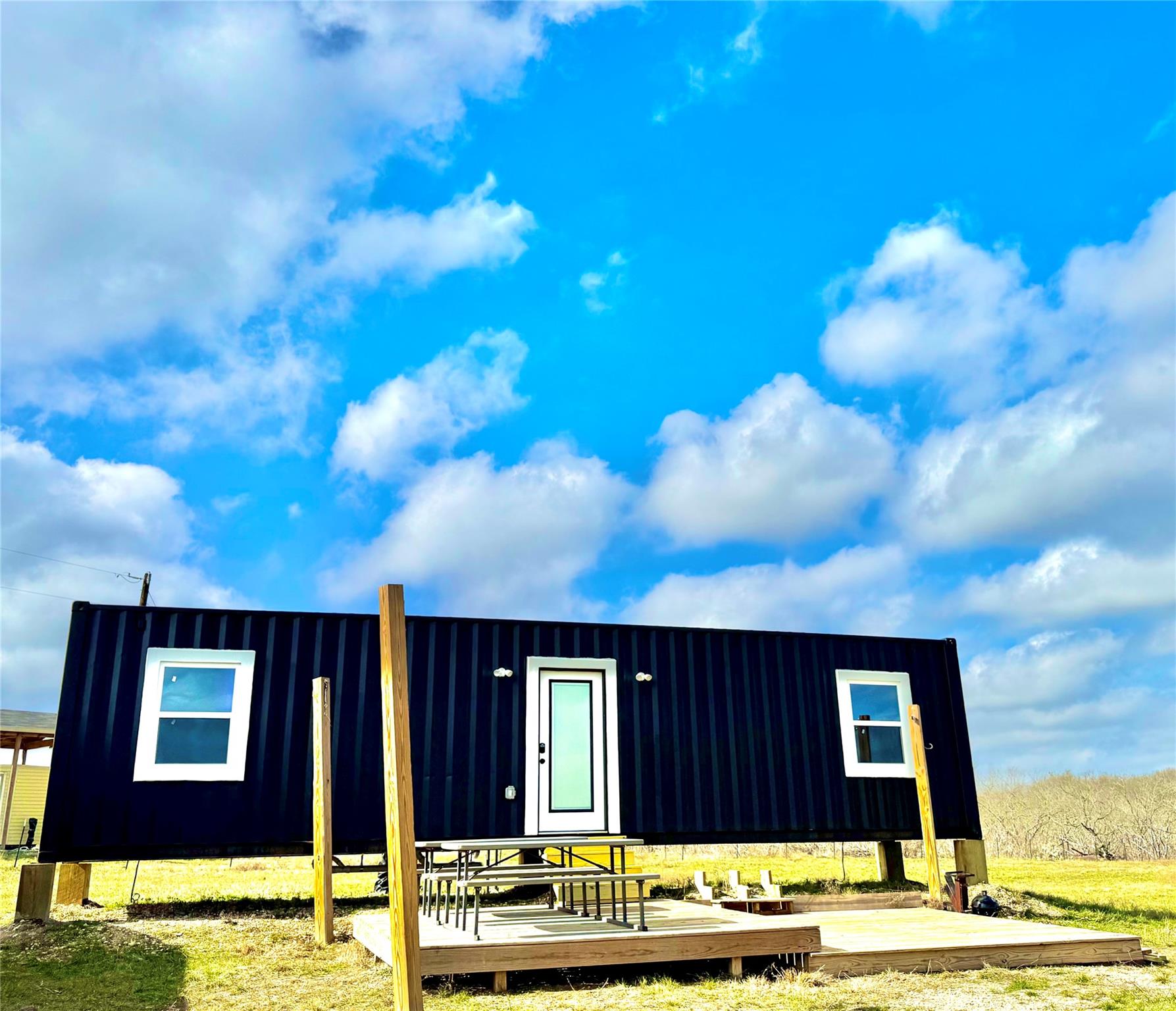 1118 County Road 447, Waelder, TX 78959