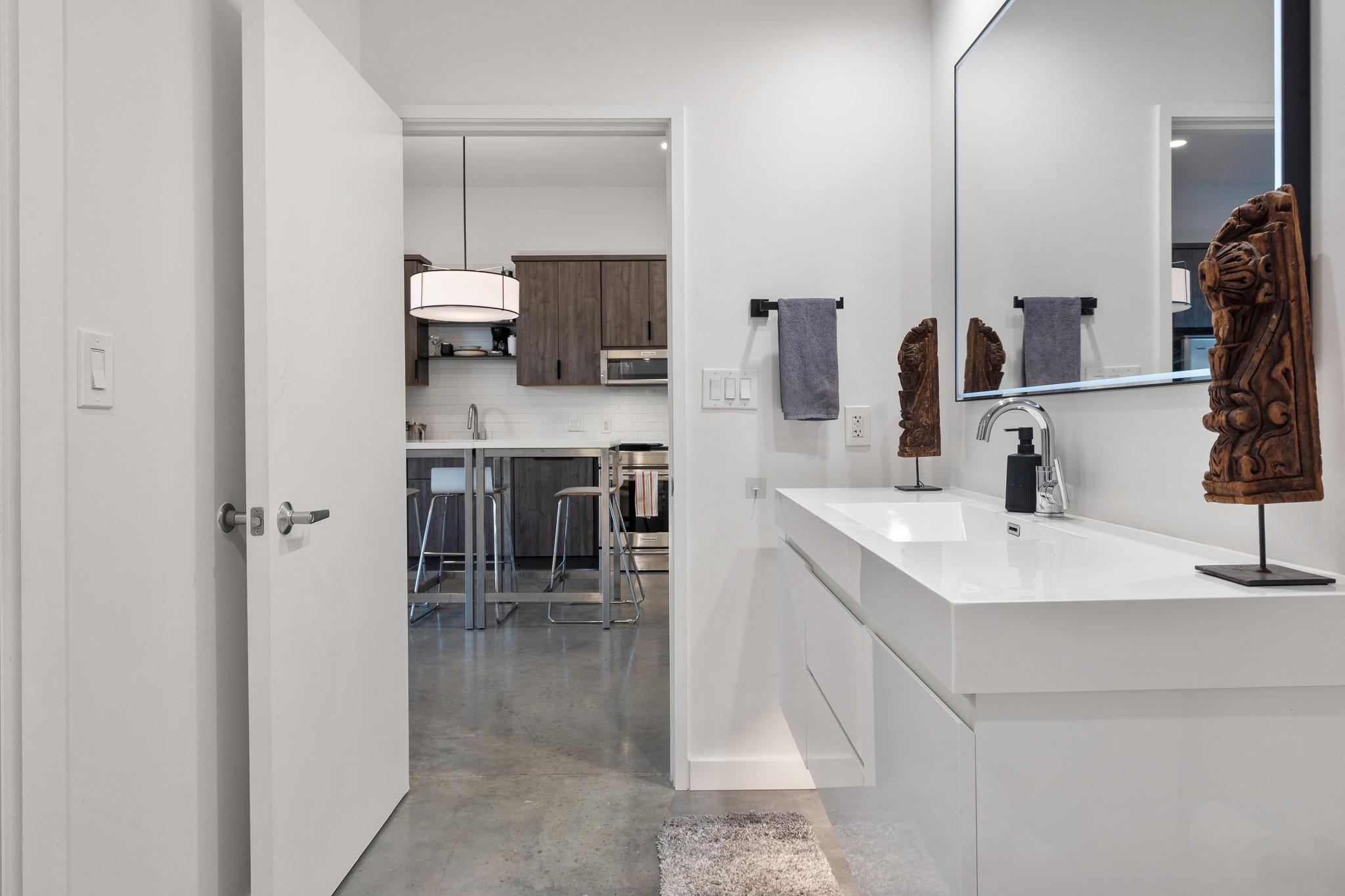 2124 E 6th St # 212, Austin, TX 78702