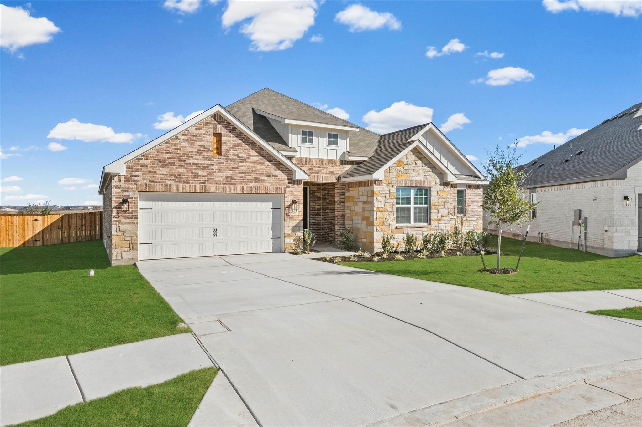 405 West Luna Blue Ln, Jarrell, TX 76537