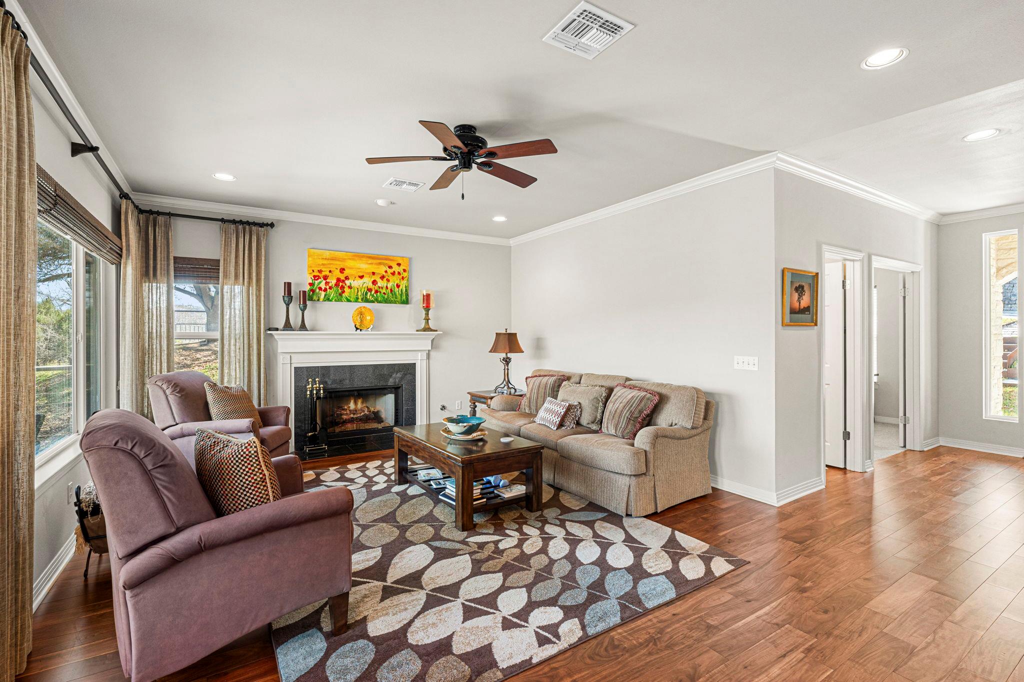 7716 Waldon Dr # E, Austin, TX 78750