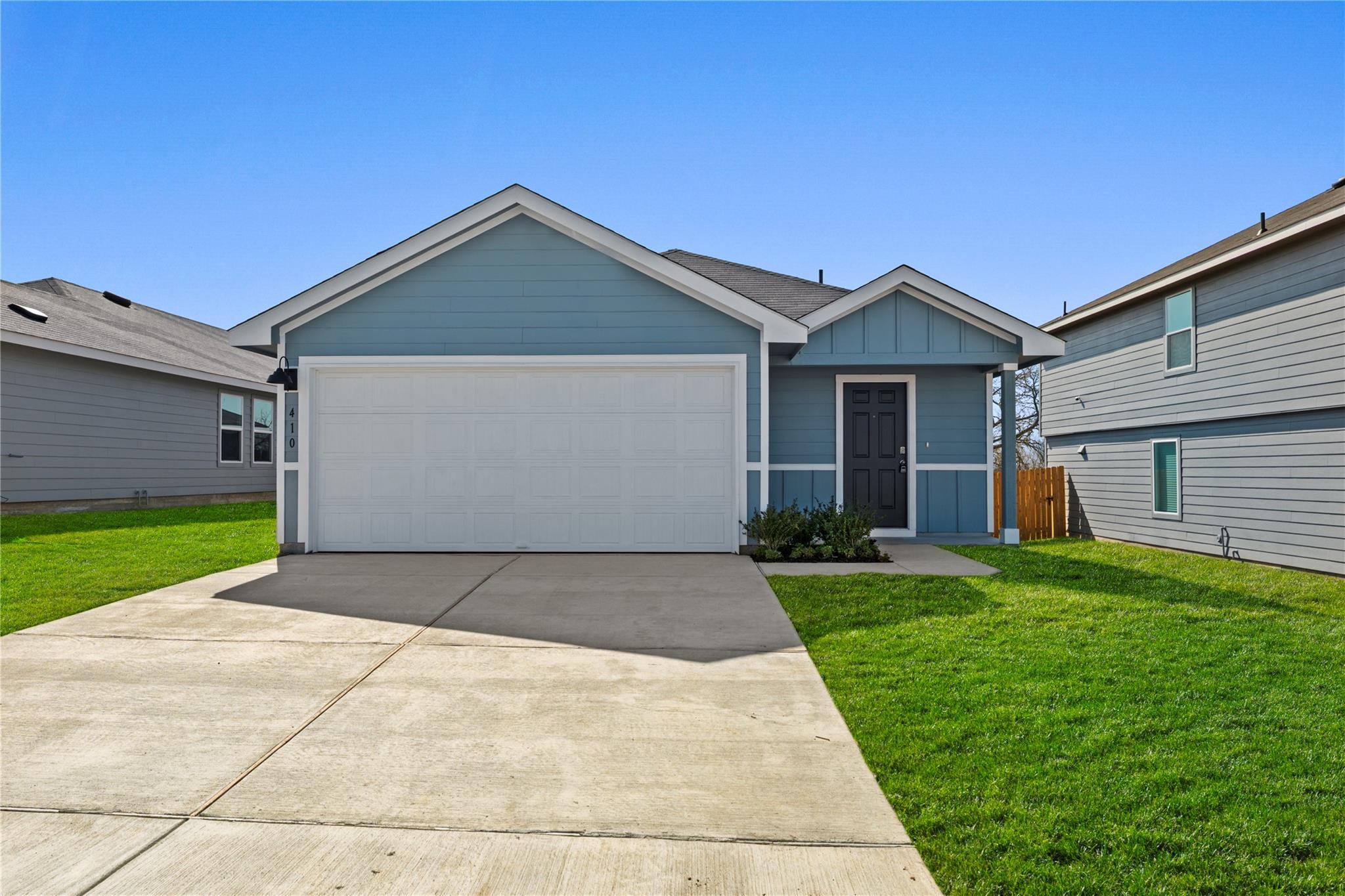 410 WILD GOOSE Dr, Luling, TX 78648