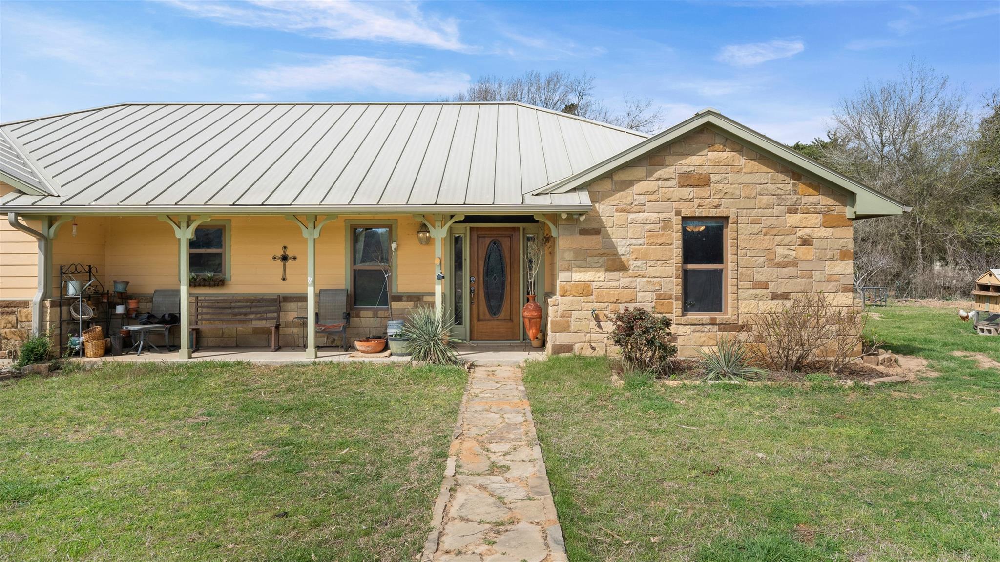 1102 Fairview Dr, Rockdale, TX 76567