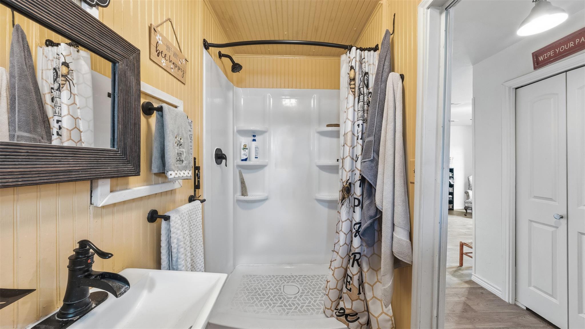 1102 Fairview Dr, Rockdale, TX 76567